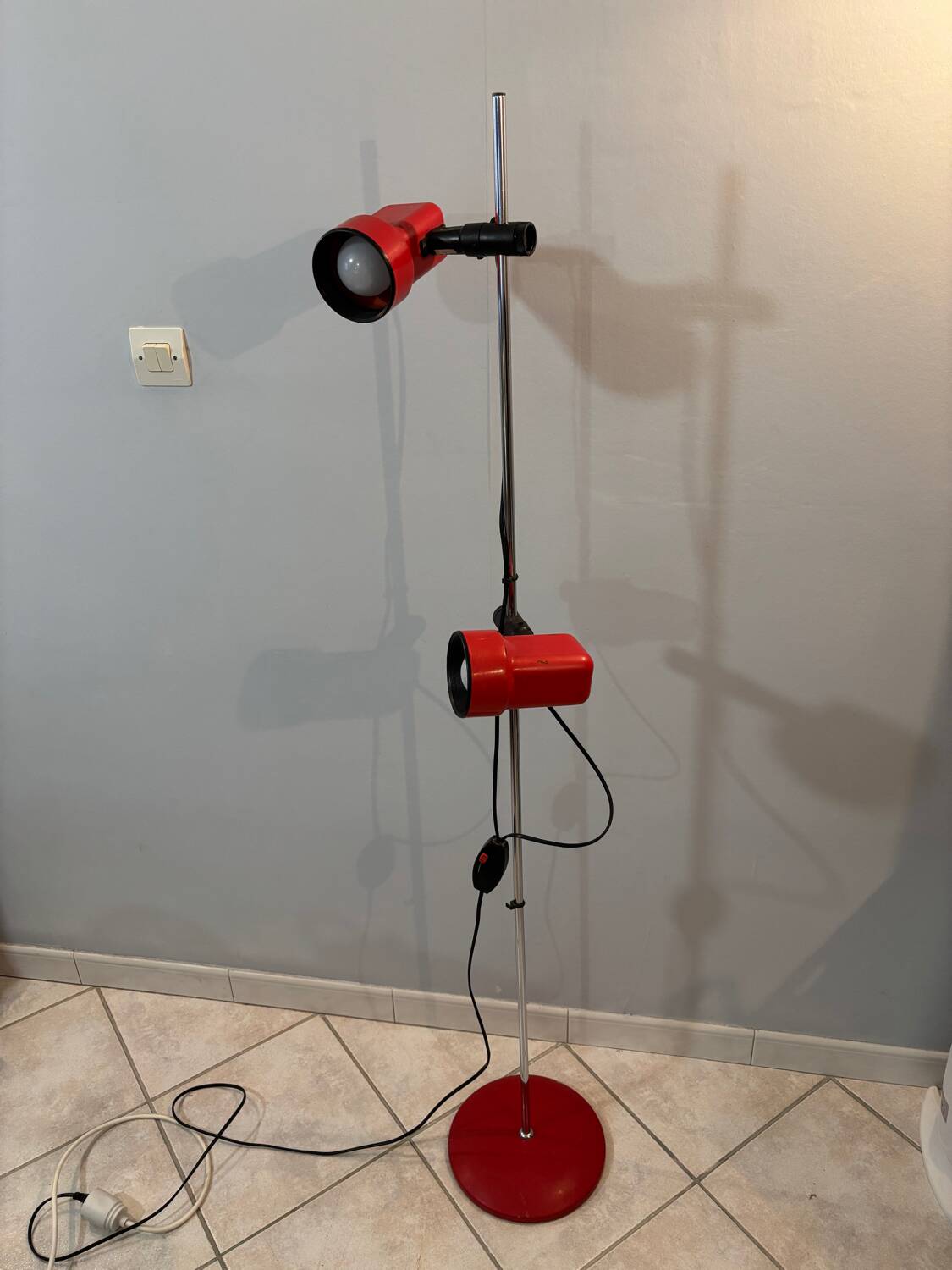 Vrieland vintage two-lamp floor lamp from the 1980s.