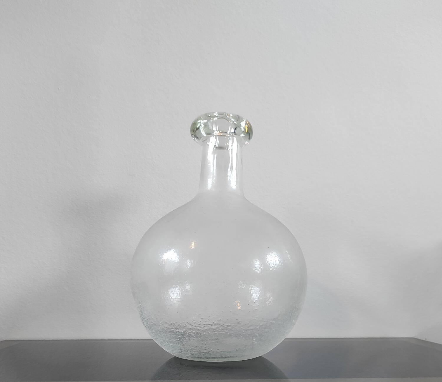 Grande carafe, bouteille vintage en verre soufflé artisanal
