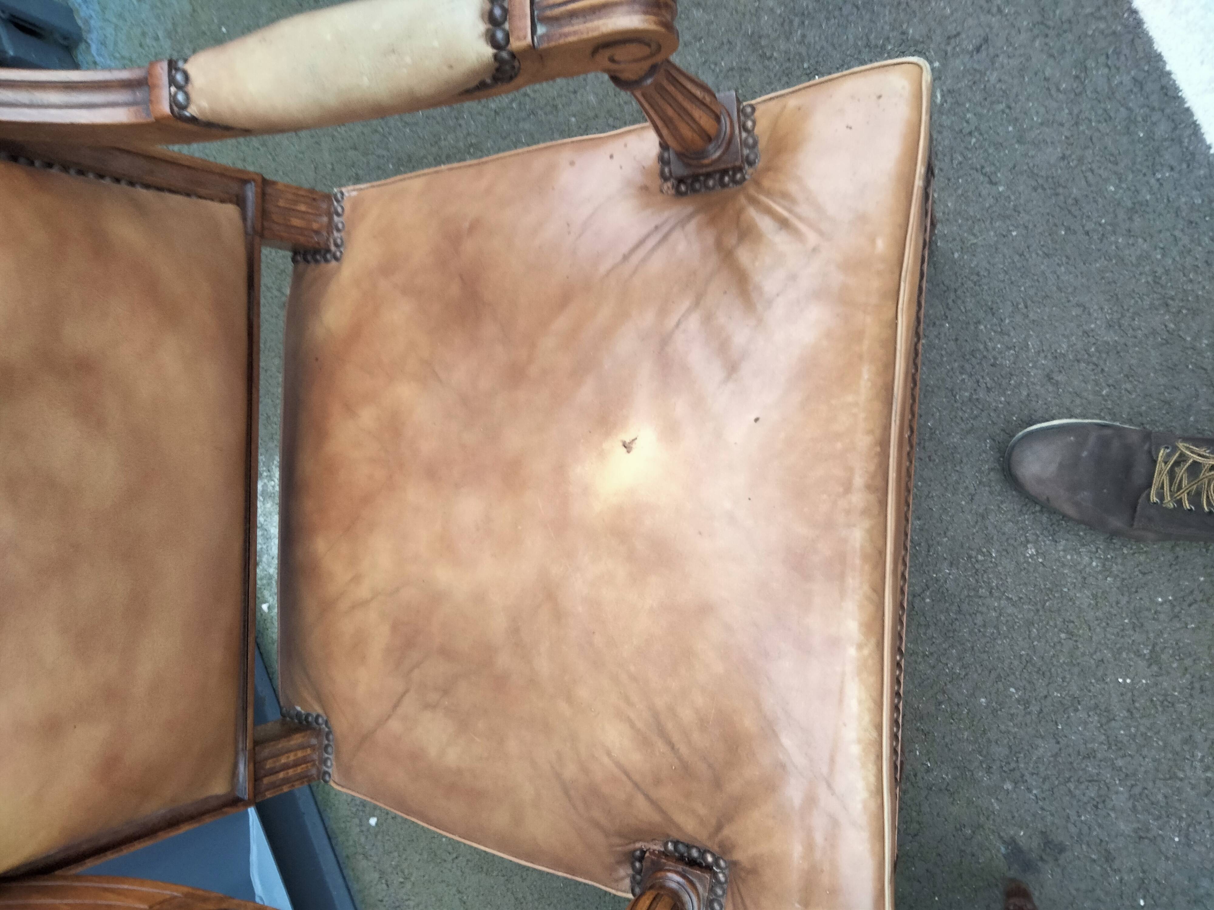 Paire de fauteuils anciens style Louis XVl