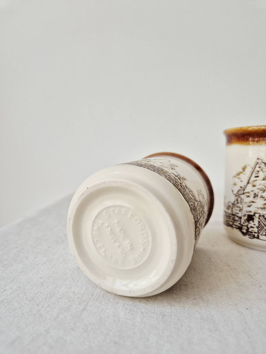 Set of 2 vintage mugs "Old English Cottage" - Staffordshire