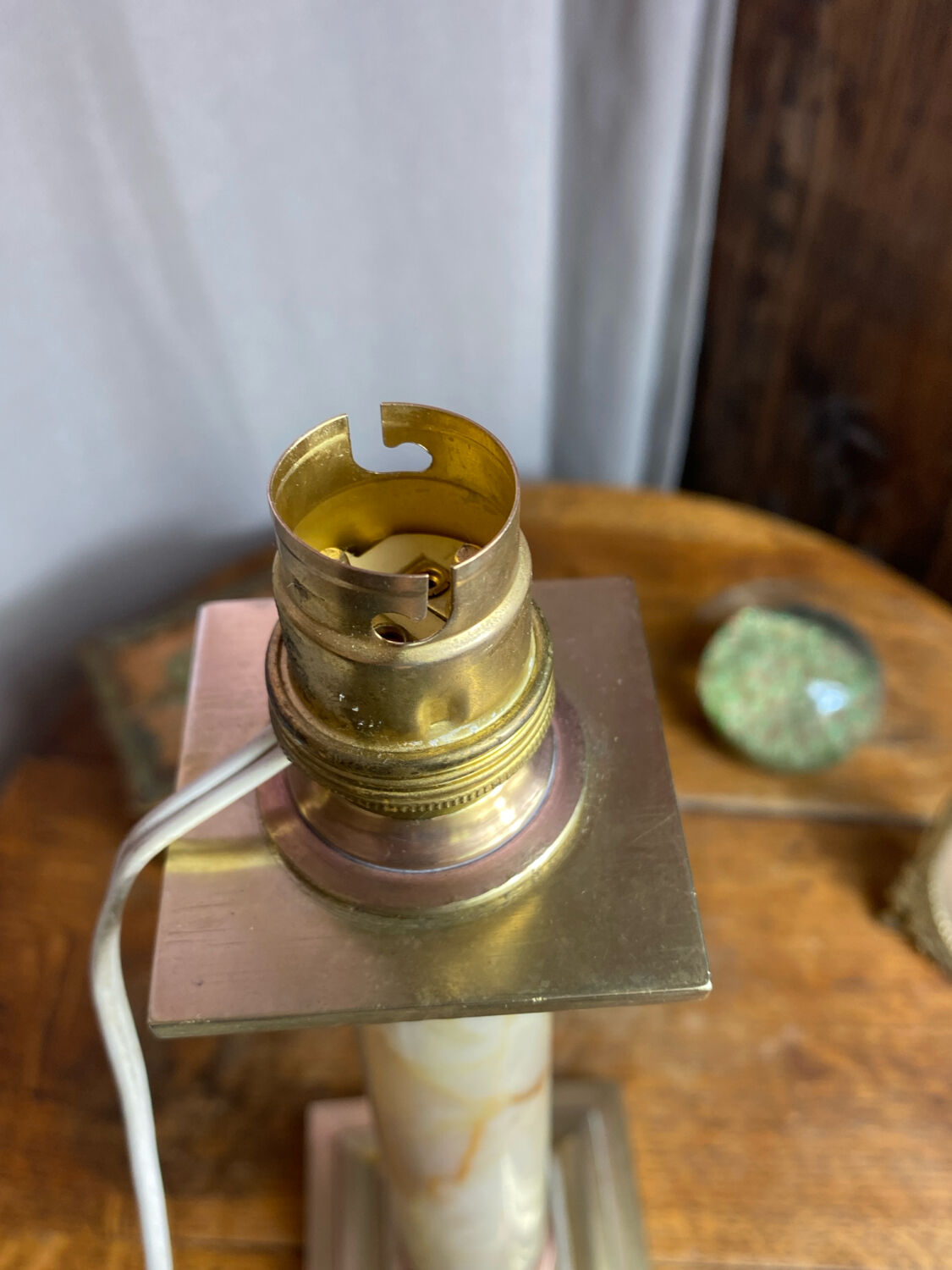 Lamp base in onyx and brass