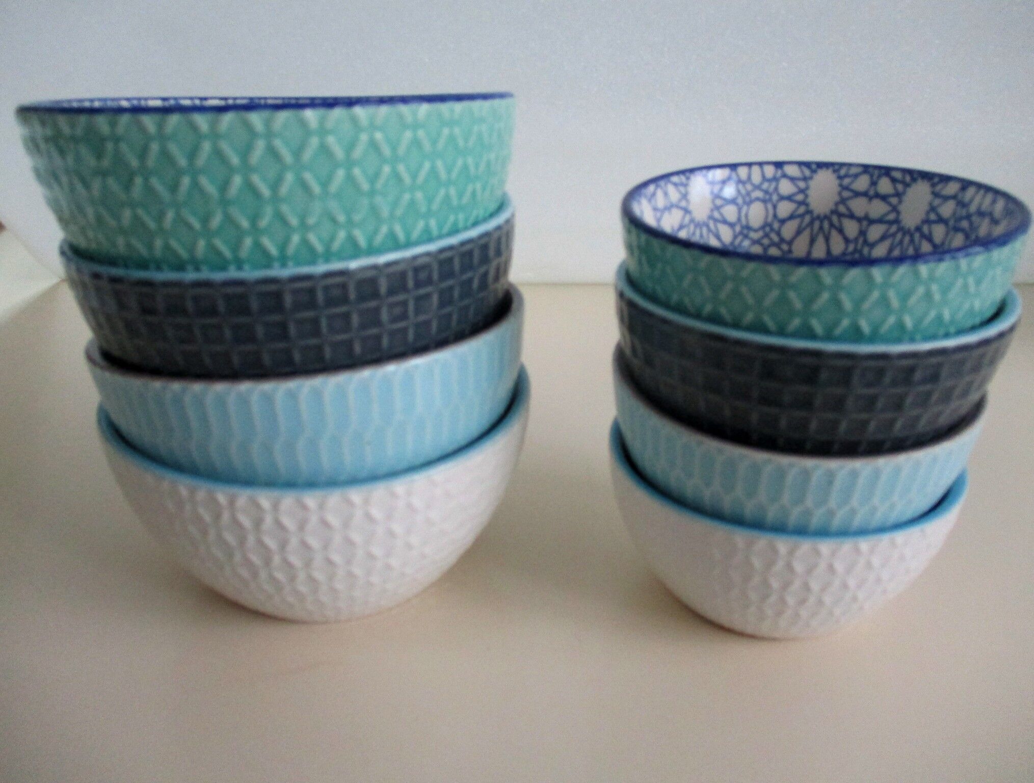 Set of 8 ceramic bowls