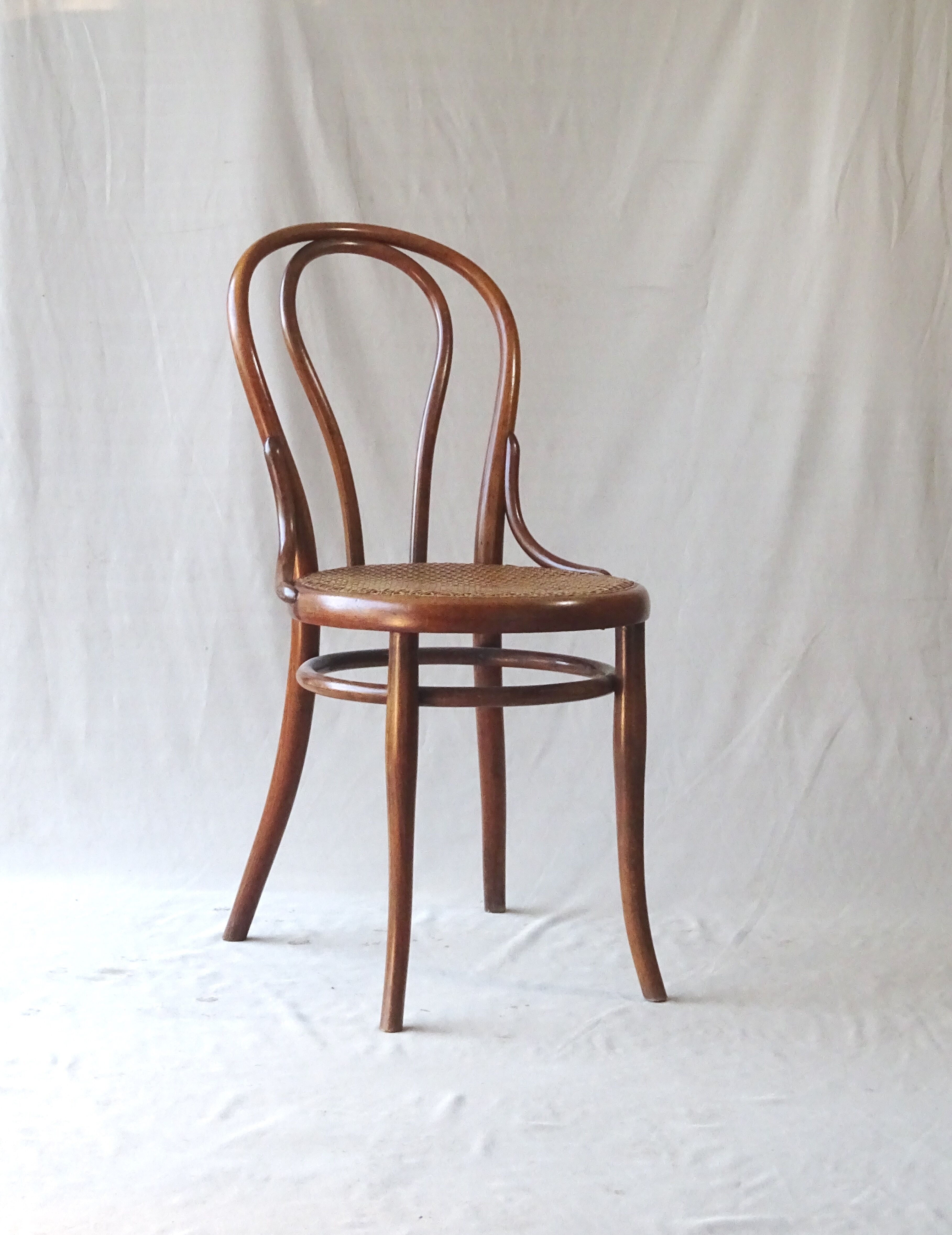 Wooden-curved chair of THONET N°18 around 1885 original condition
