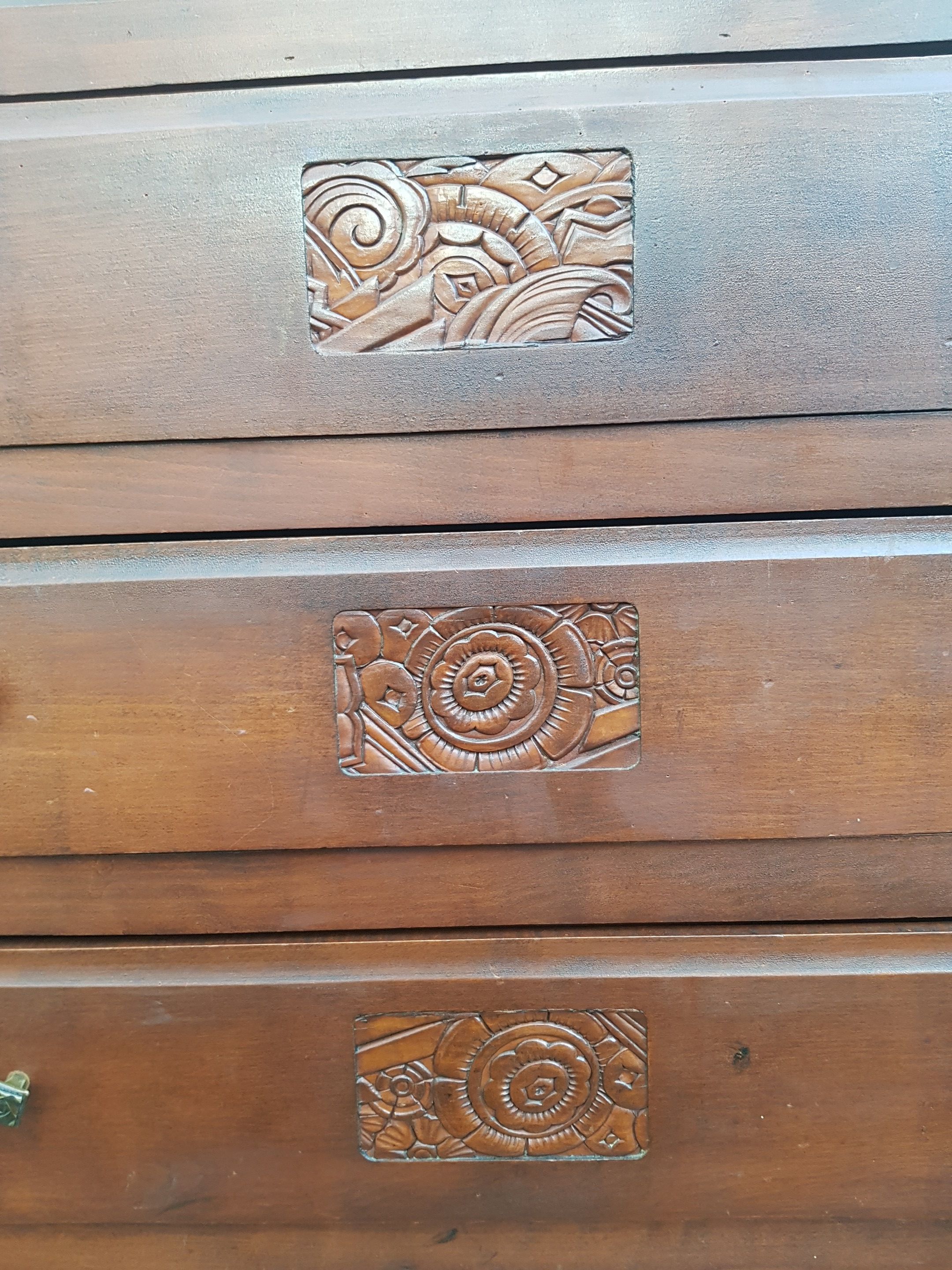 Chest of drawers