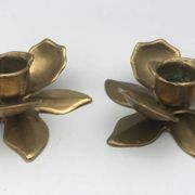 Pair of brass candle holders, duo of flowers vintage, 1970s