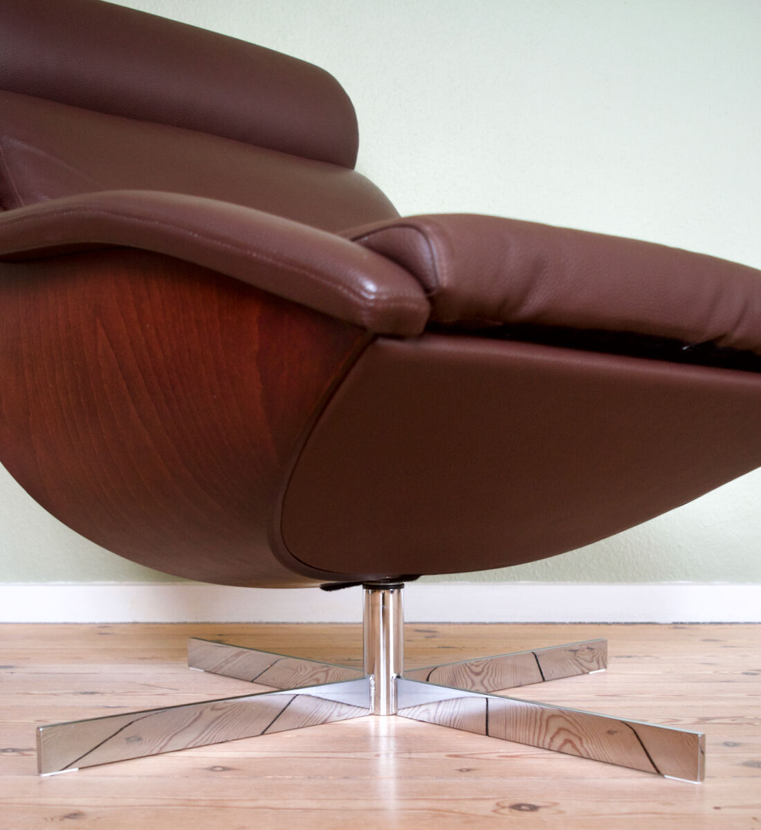 Mid-Century Danish Swivel Chair in Leather, 1970s
