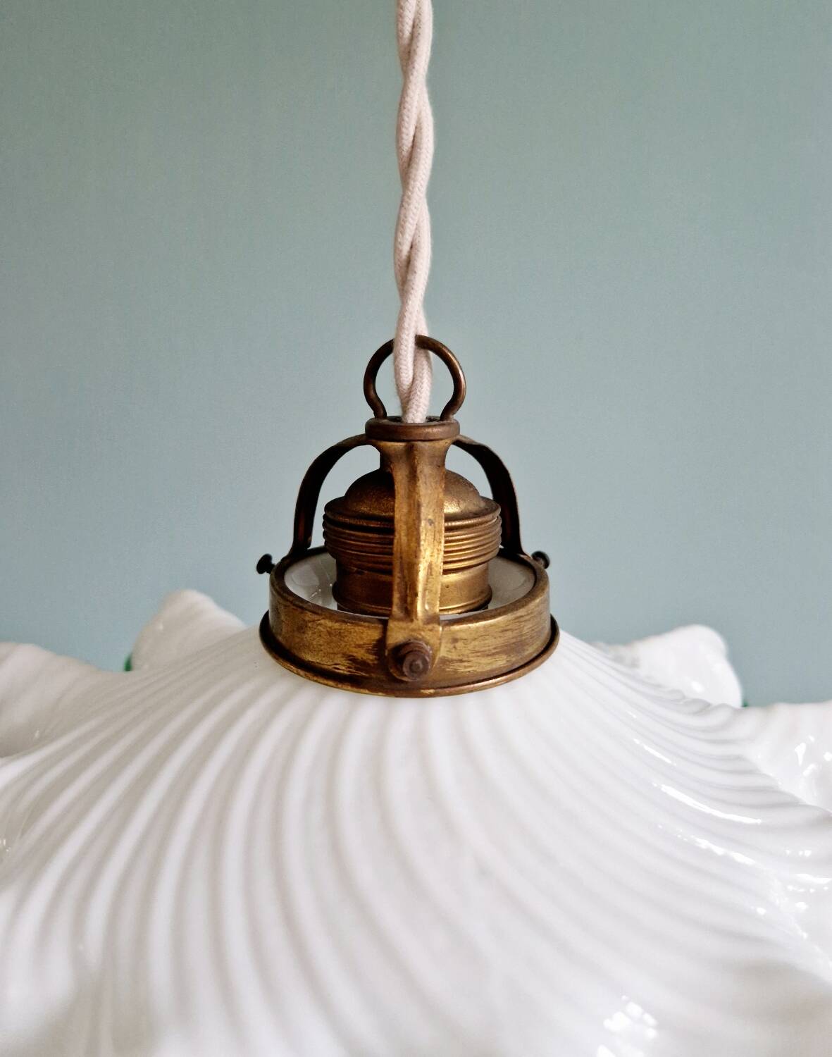 Art Deco pendant light in scalloped white opaline, 1920-30