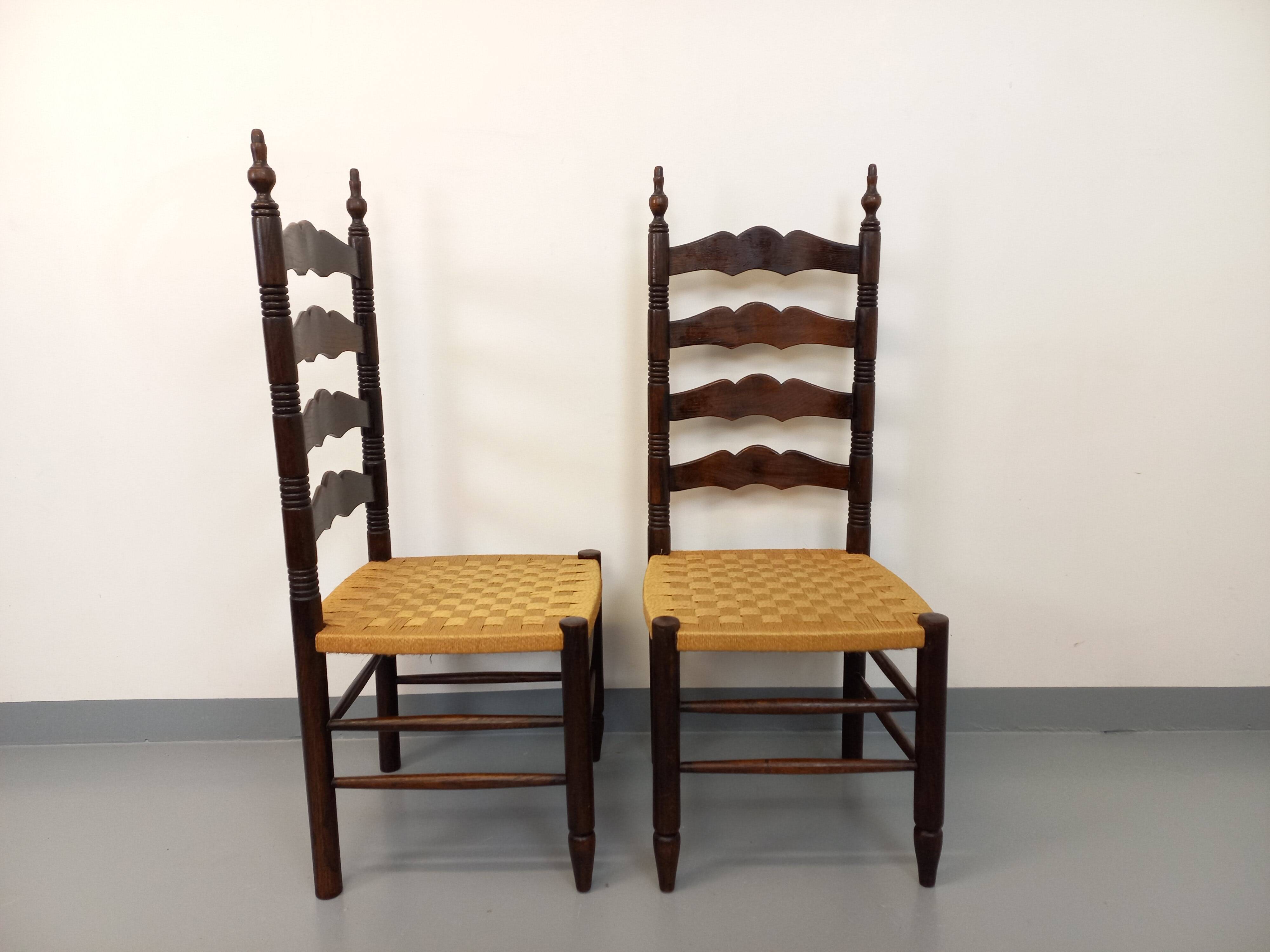 Pair of vintage Arts & Crafts chairs in the style of Antonio Calligaris in oak wood and rope from the 1970s.