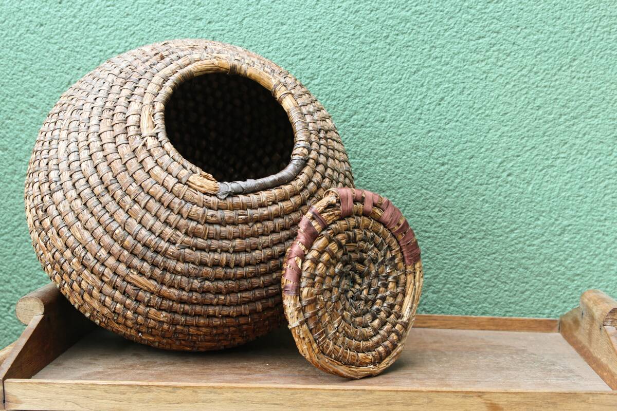 Burgundy in braided straw