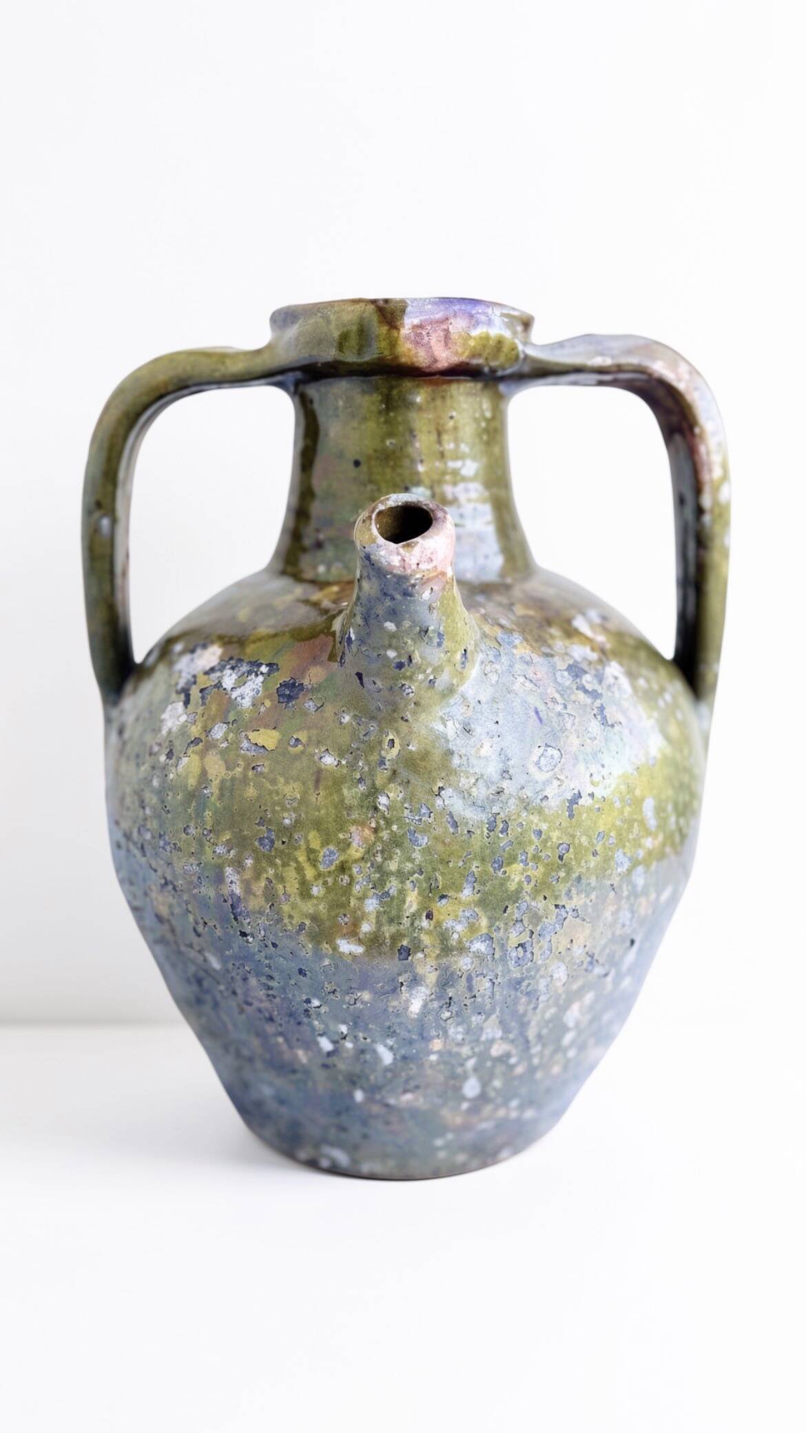 Ancient oil jar in glazed terracotta, khaki green — Auvergne, Lezou