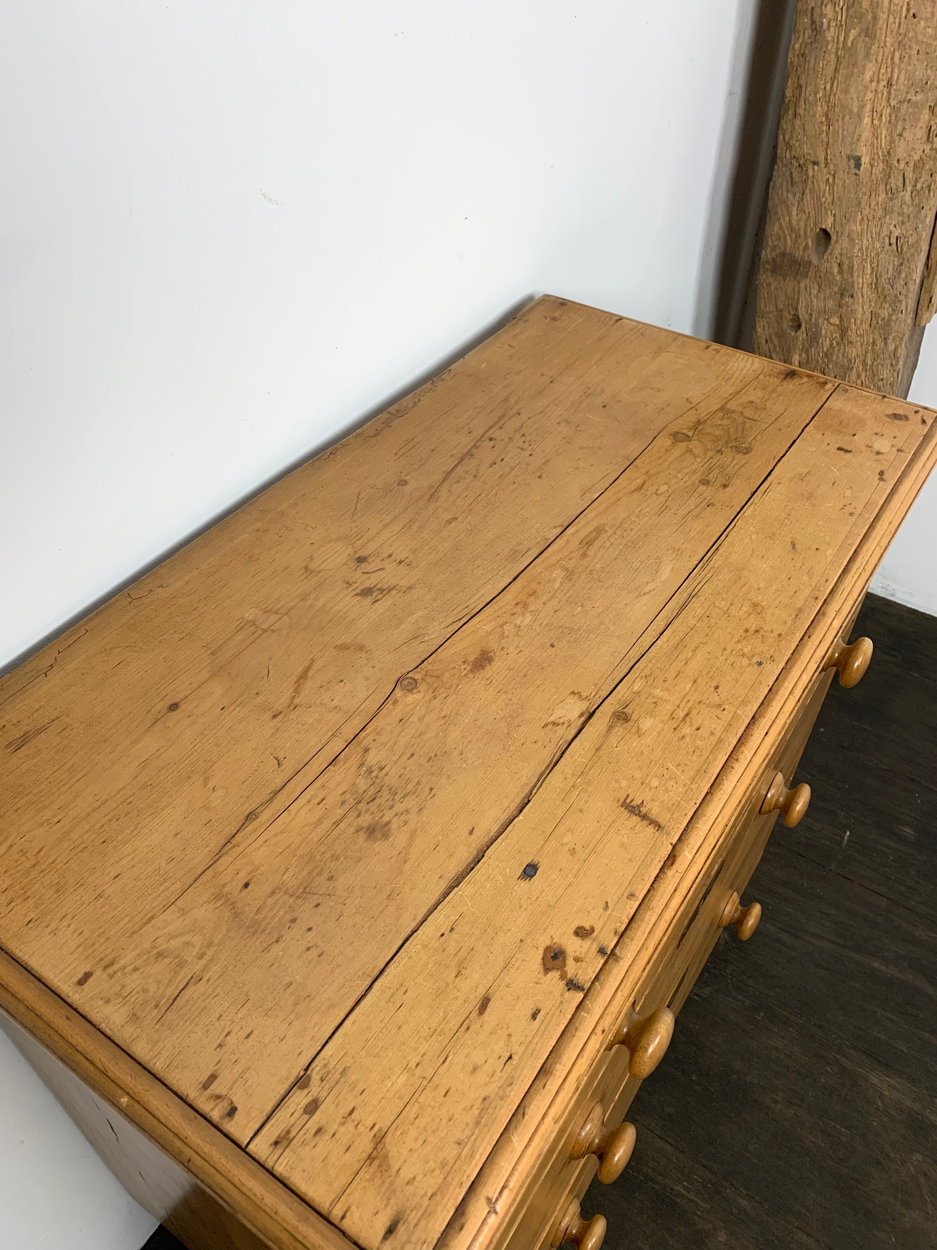 Commode en pin