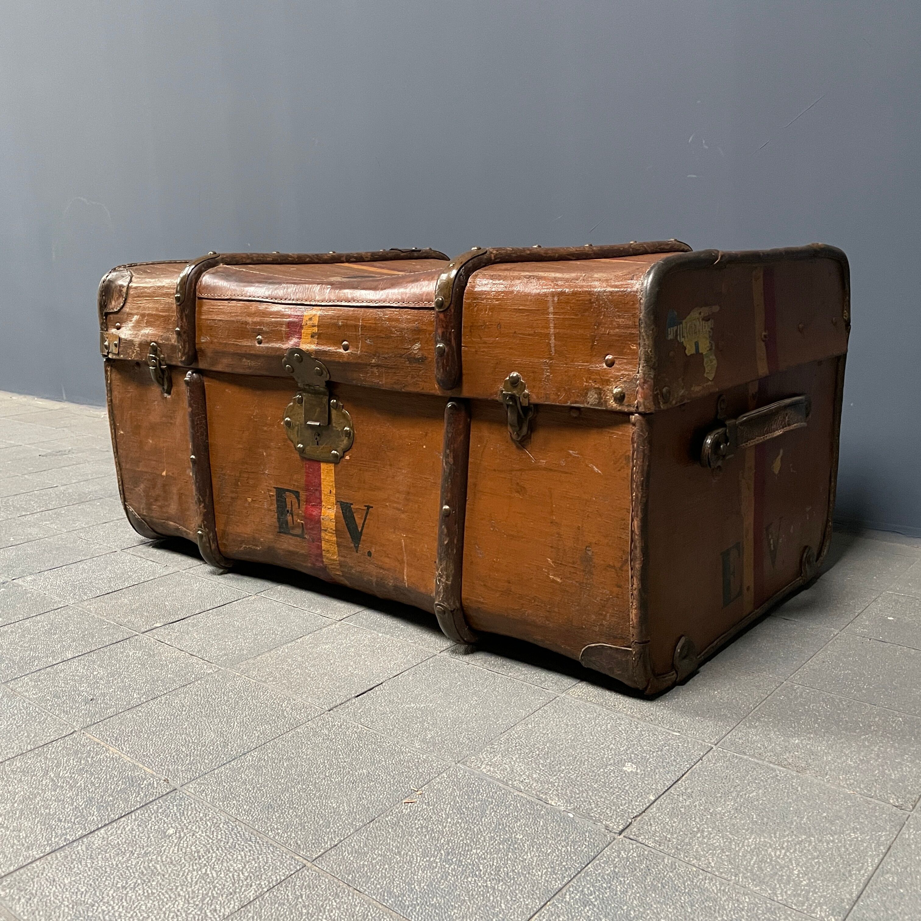 Antique brown travel case with wooden slides from the early 1900s