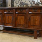 Buffet brutaliste en orme par Aranjou 1950
