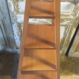 “Jodhpur” pyramid shelves in Rubberwood