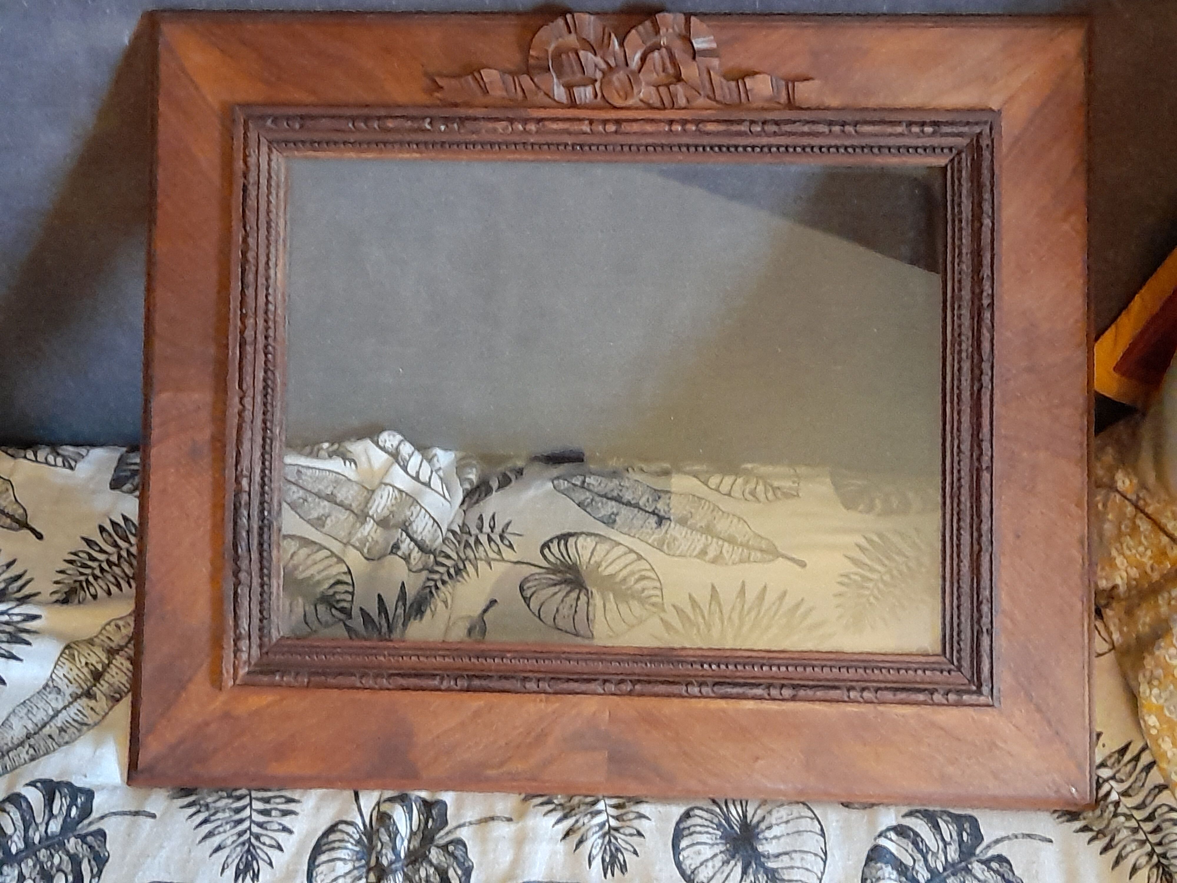 Cadre en bois vitre avec noeud