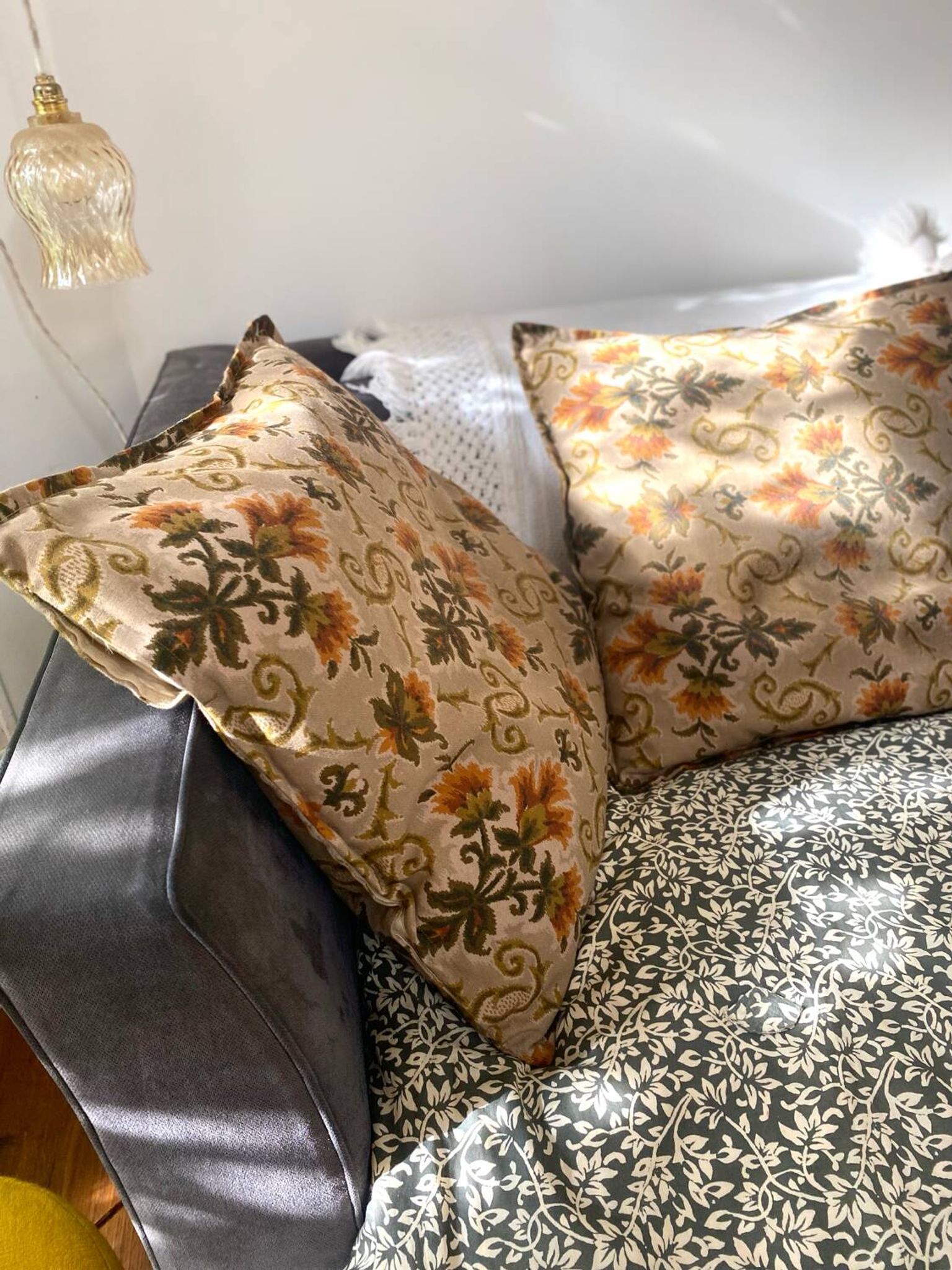 Duo of jacquard cushions 70