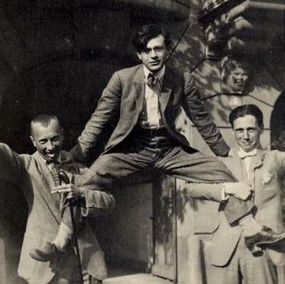 Photography, "Dadaists on the streets of Zurich in 1917", / NB / 10 x 15 cm