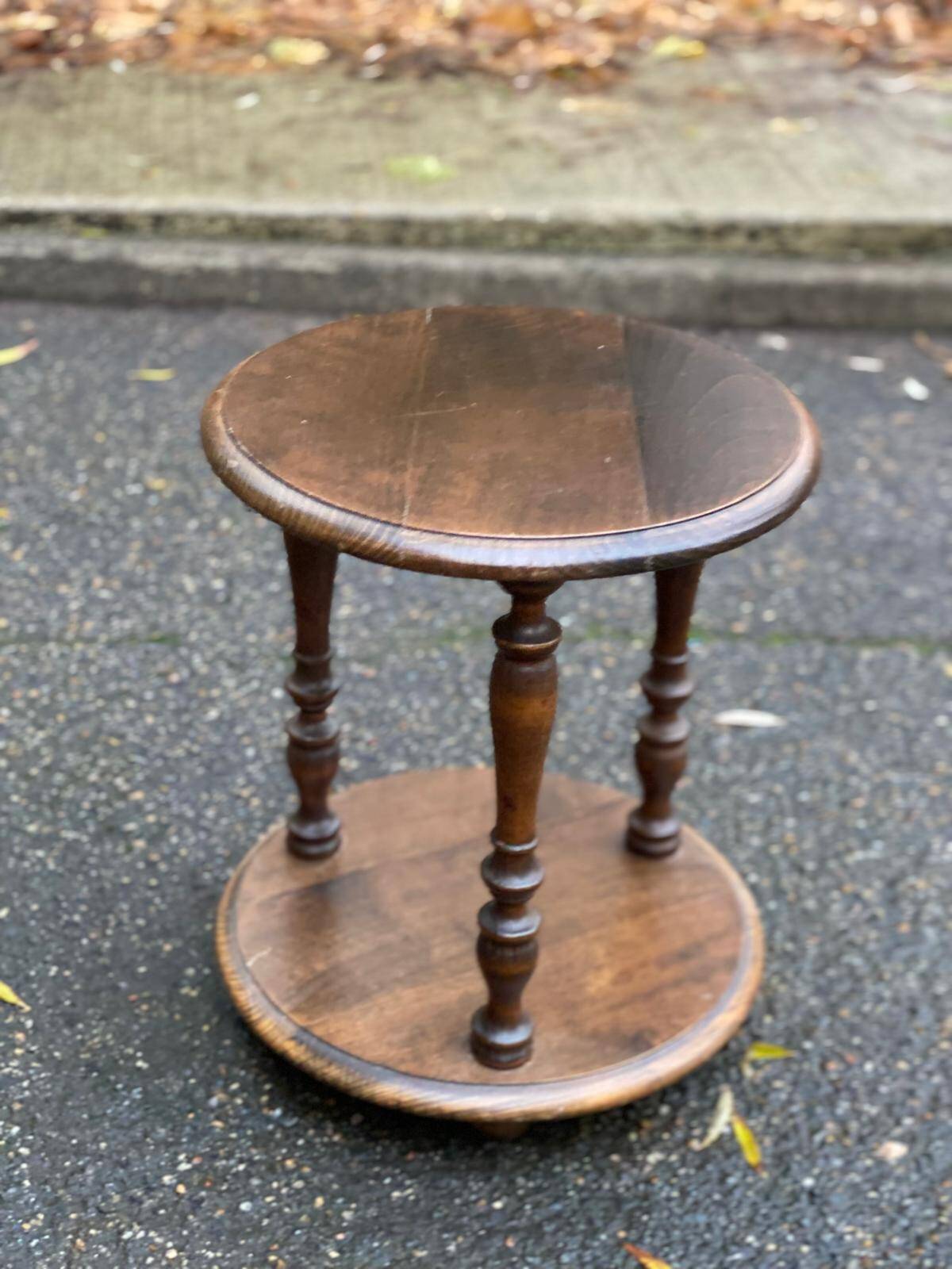 Small round vintage shelf in solid oak, circa 1900