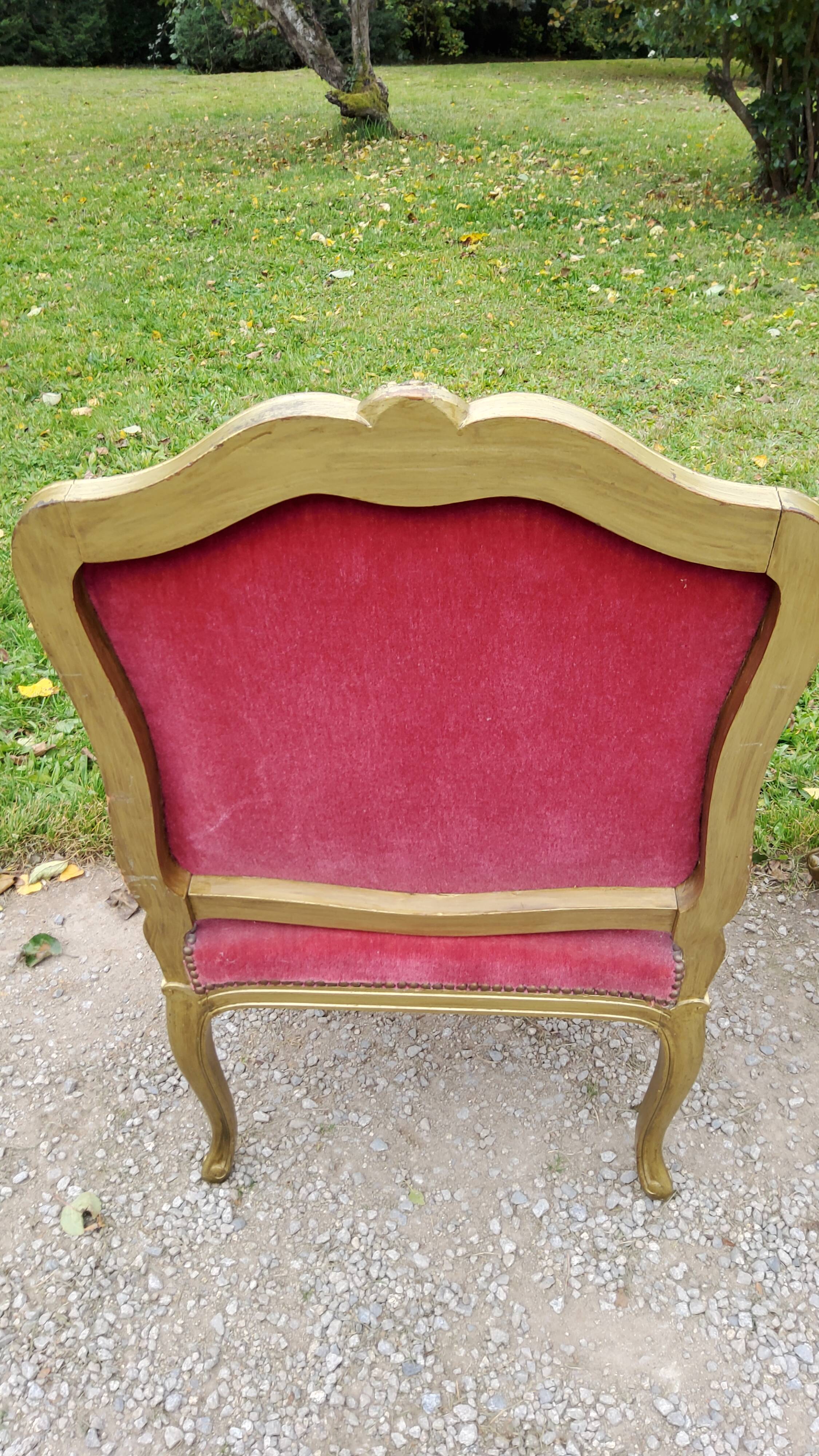 Paire de fauteuils XIXième siècle à la reine de style Louis XV bois doré