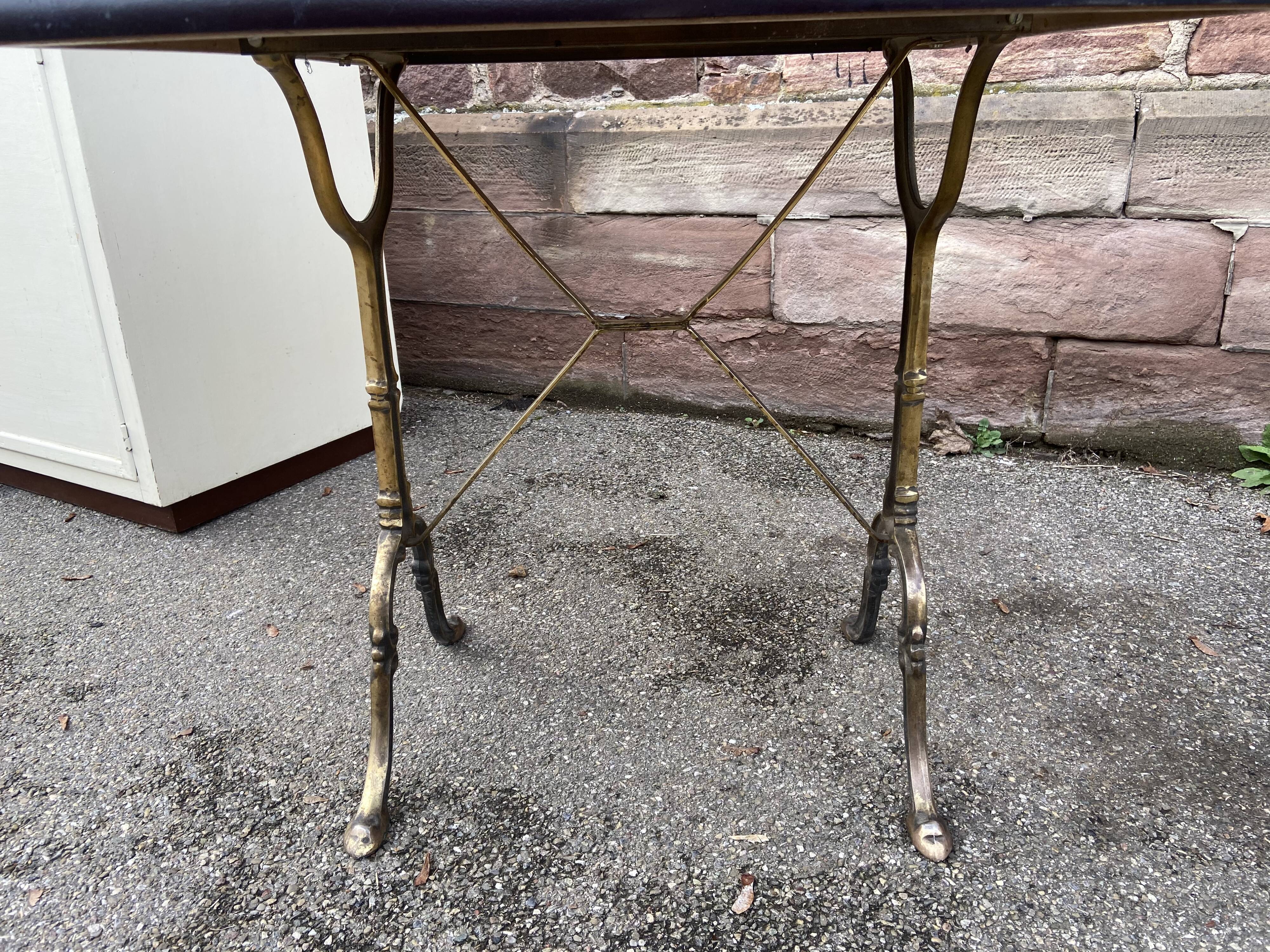 Table bistro Parisian Mid-century French Paris bistro table