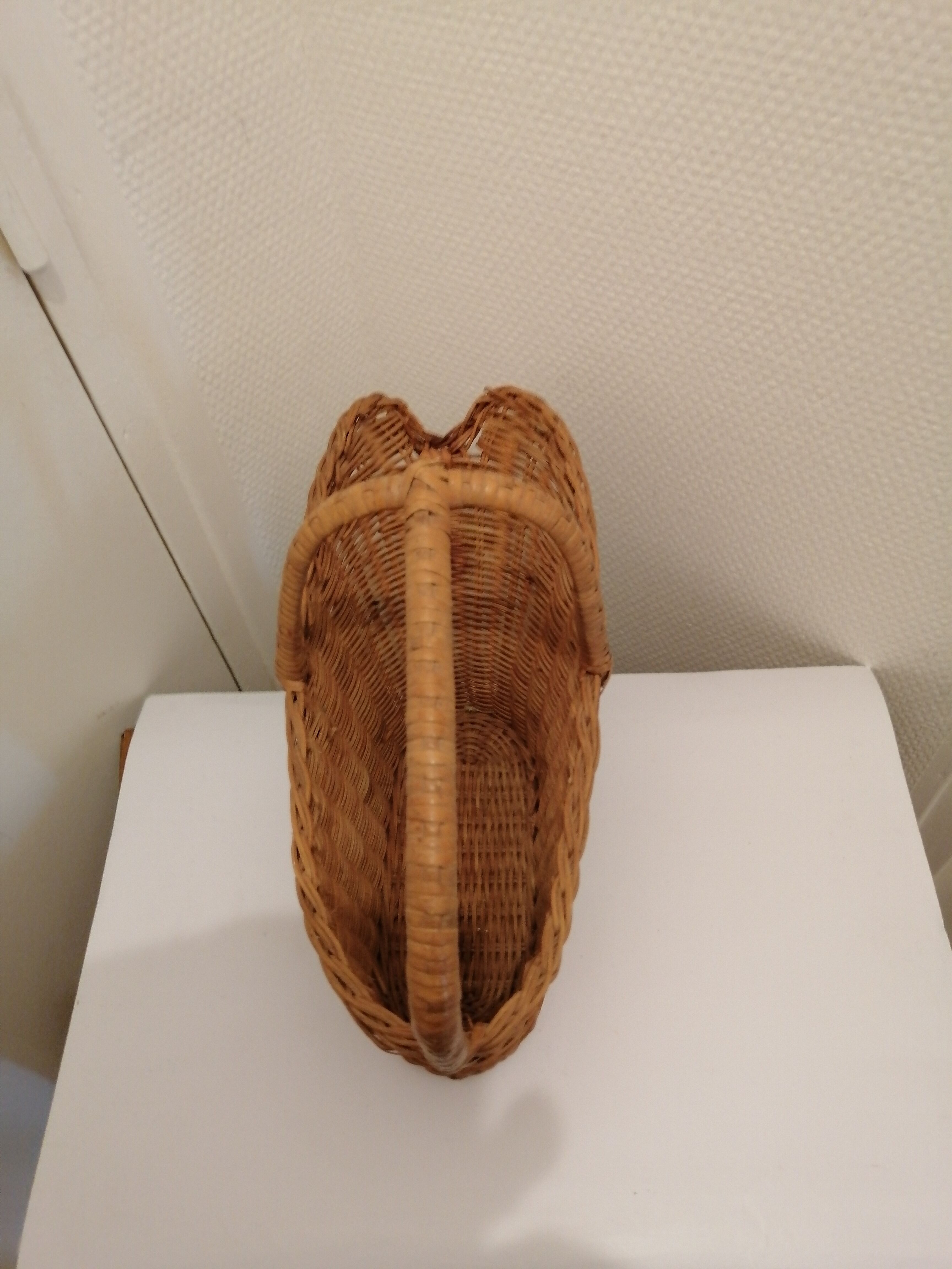 Wicker basket bottle holder