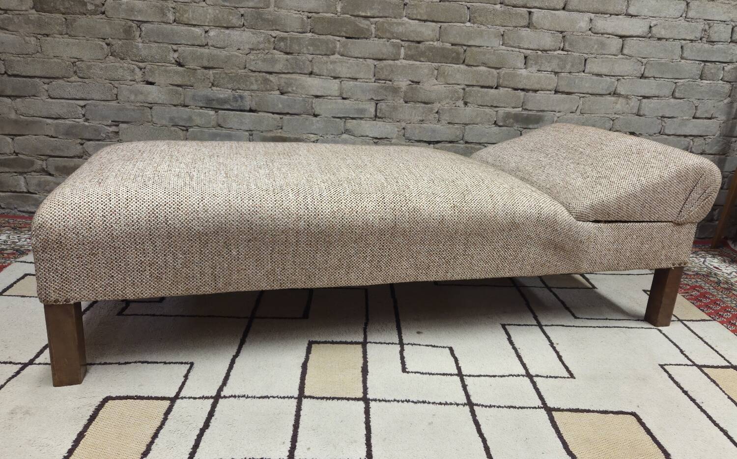 Daybed, vintage 1970s chaise longue with headrest.