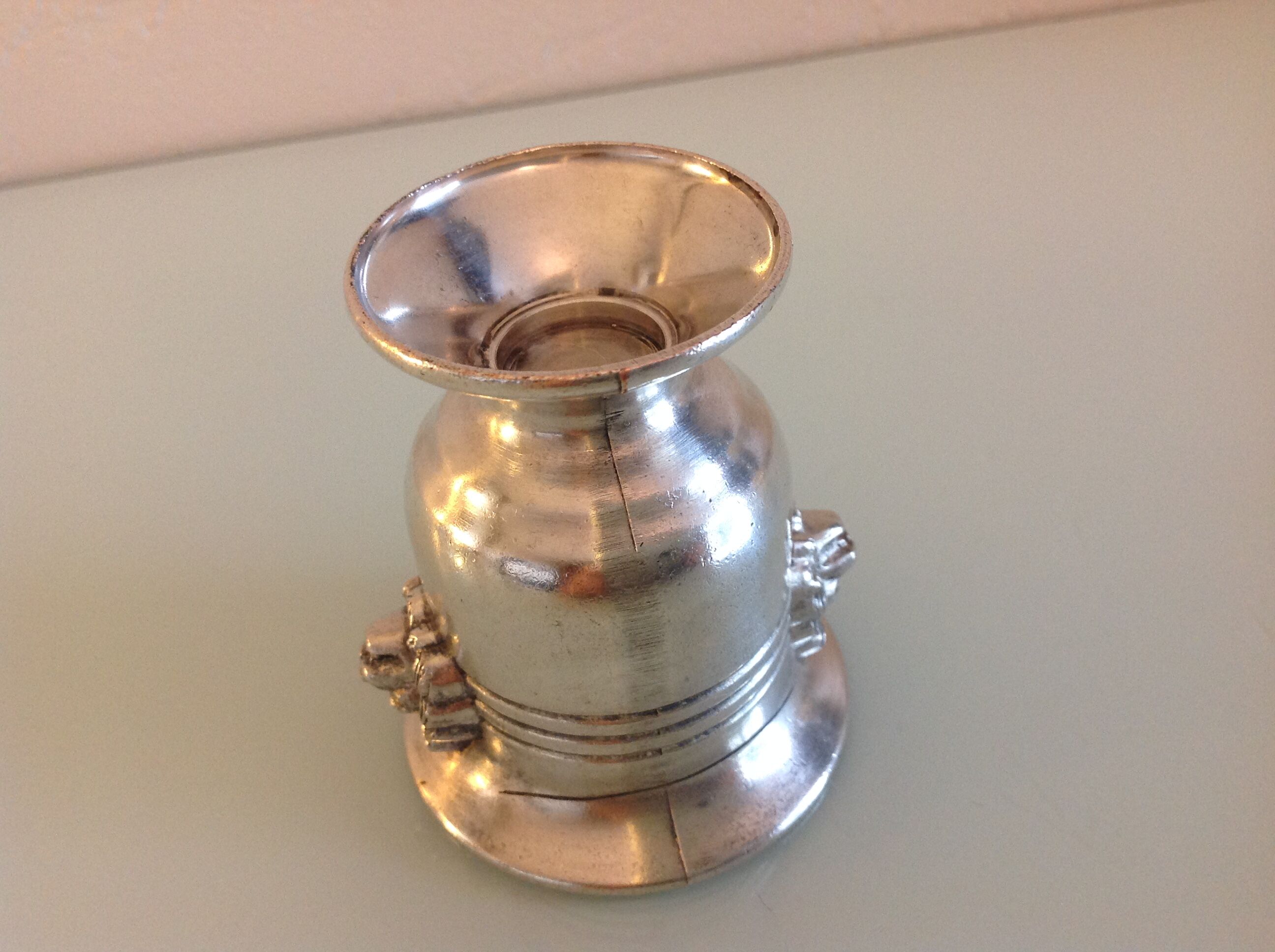 Medicis egg cup in silver metal