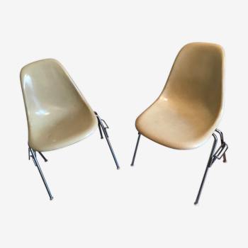 Set of 2 Eames chairs for Herman Miller fiberglass 1960-70's