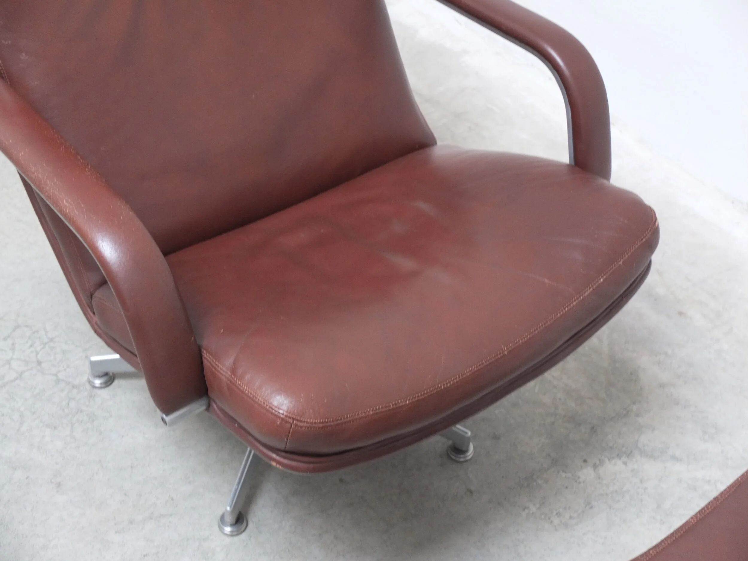 Early 'F141' lounge chair with ottoman by Geoffrey Harcourt for Artifort, 1972