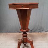 Octagonal tray worker