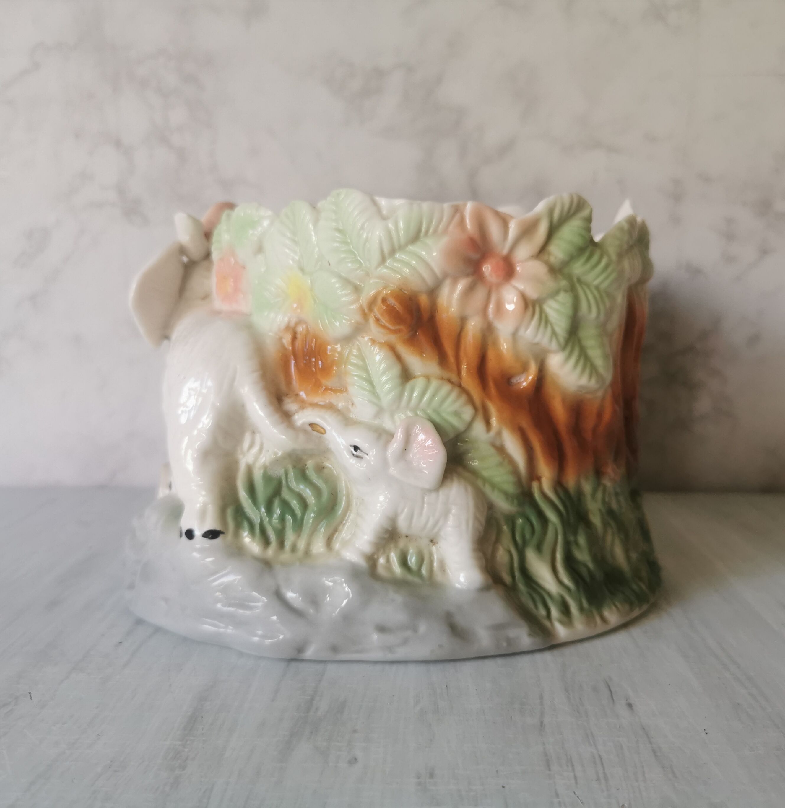 Decorative pot cover Elephants