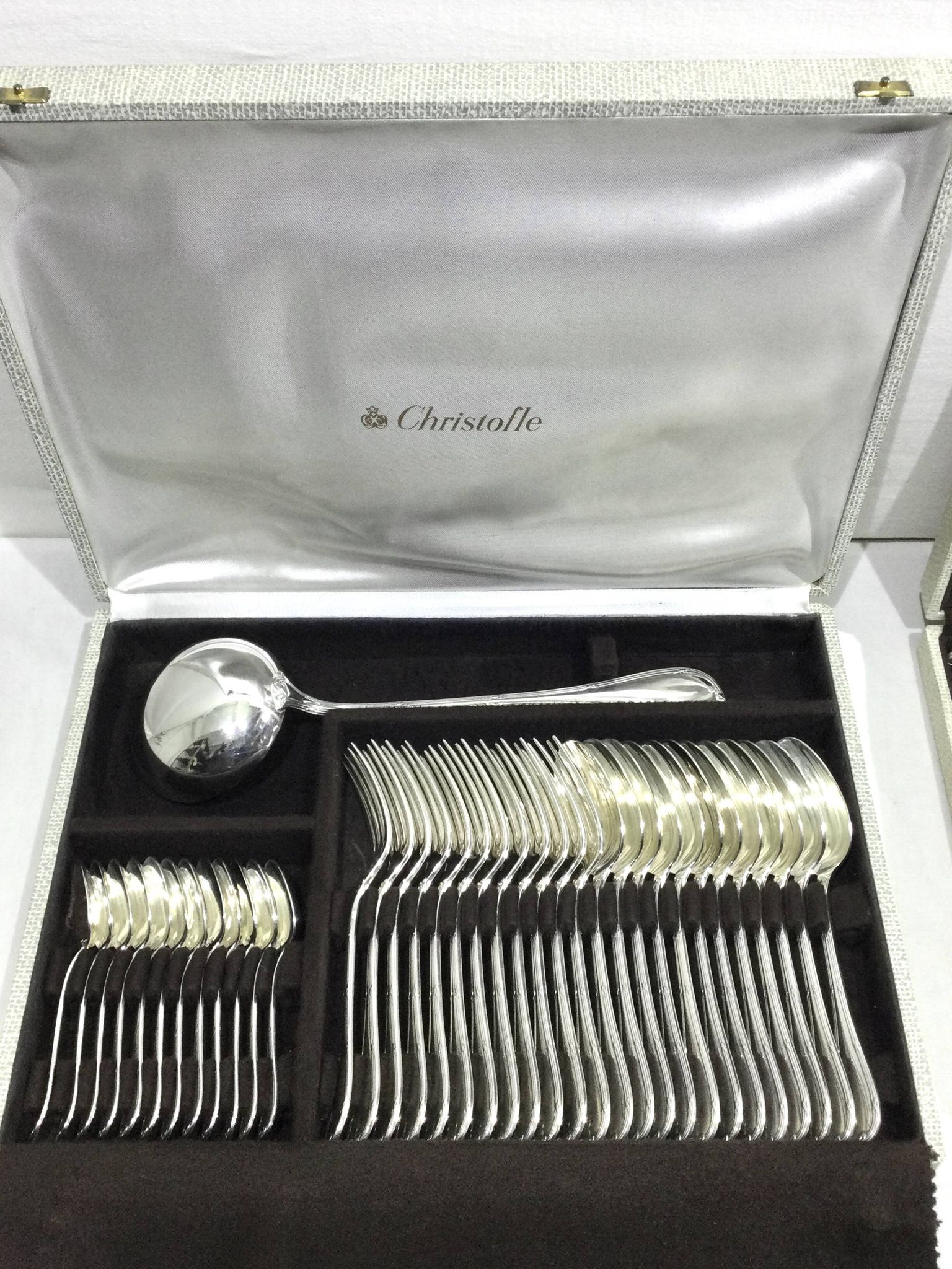 Christofle - Ménagère 61 pièces Rubans Croisés Métal Argenté