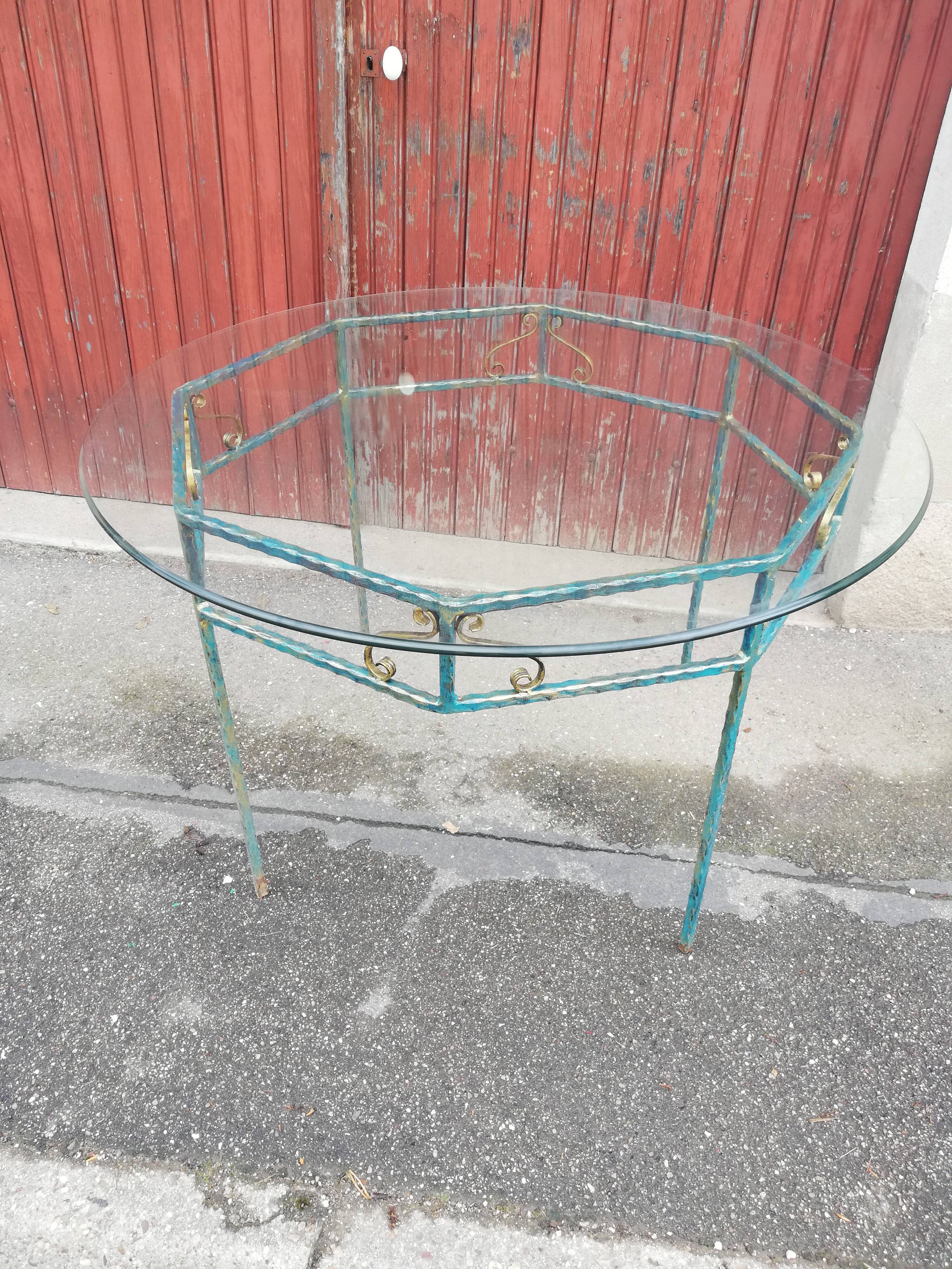Table vintage fer forgé et plateau verre