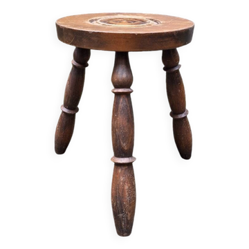 Tabouret tripode en bois tourné