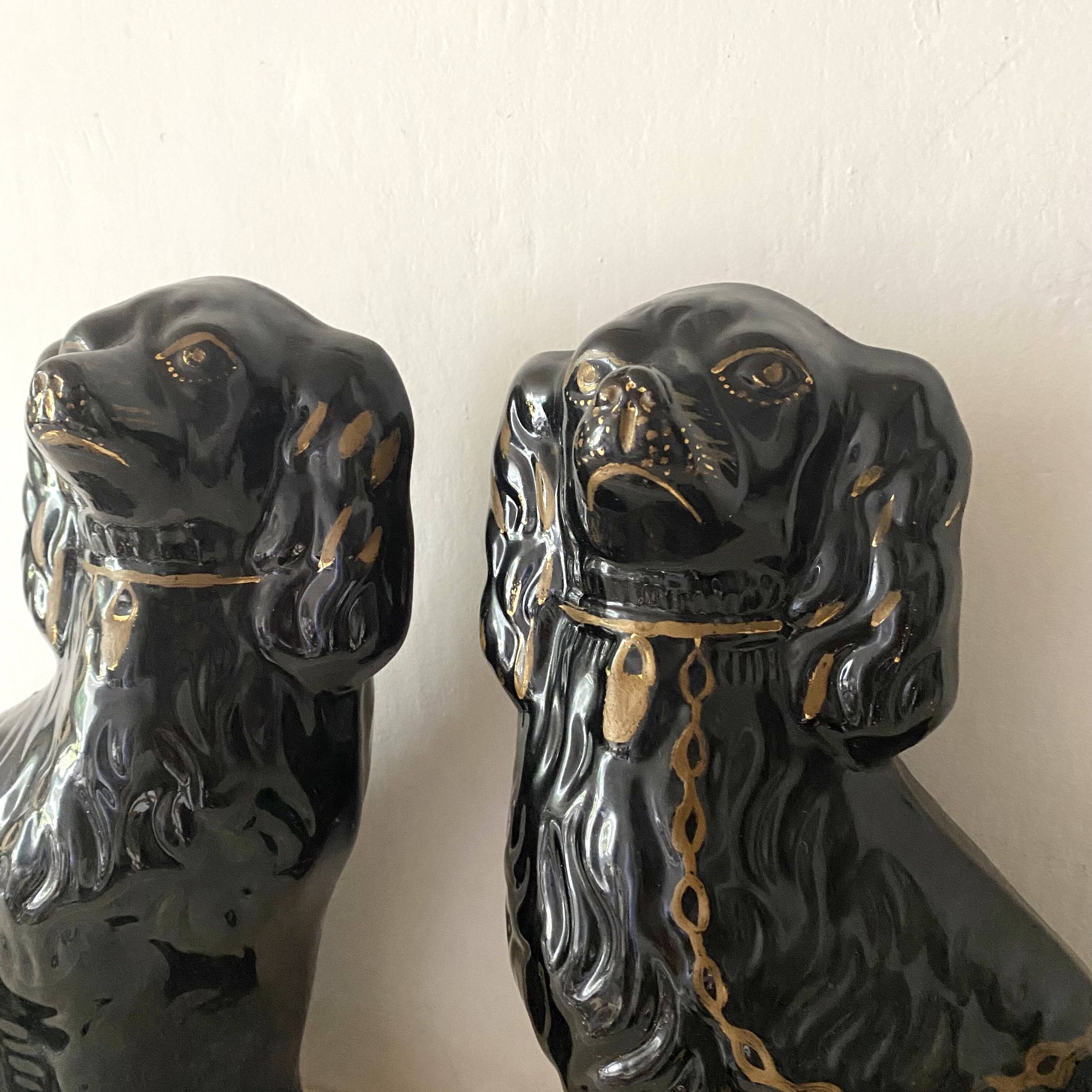 Paire de chiens en céramique dit strafforshire dogs