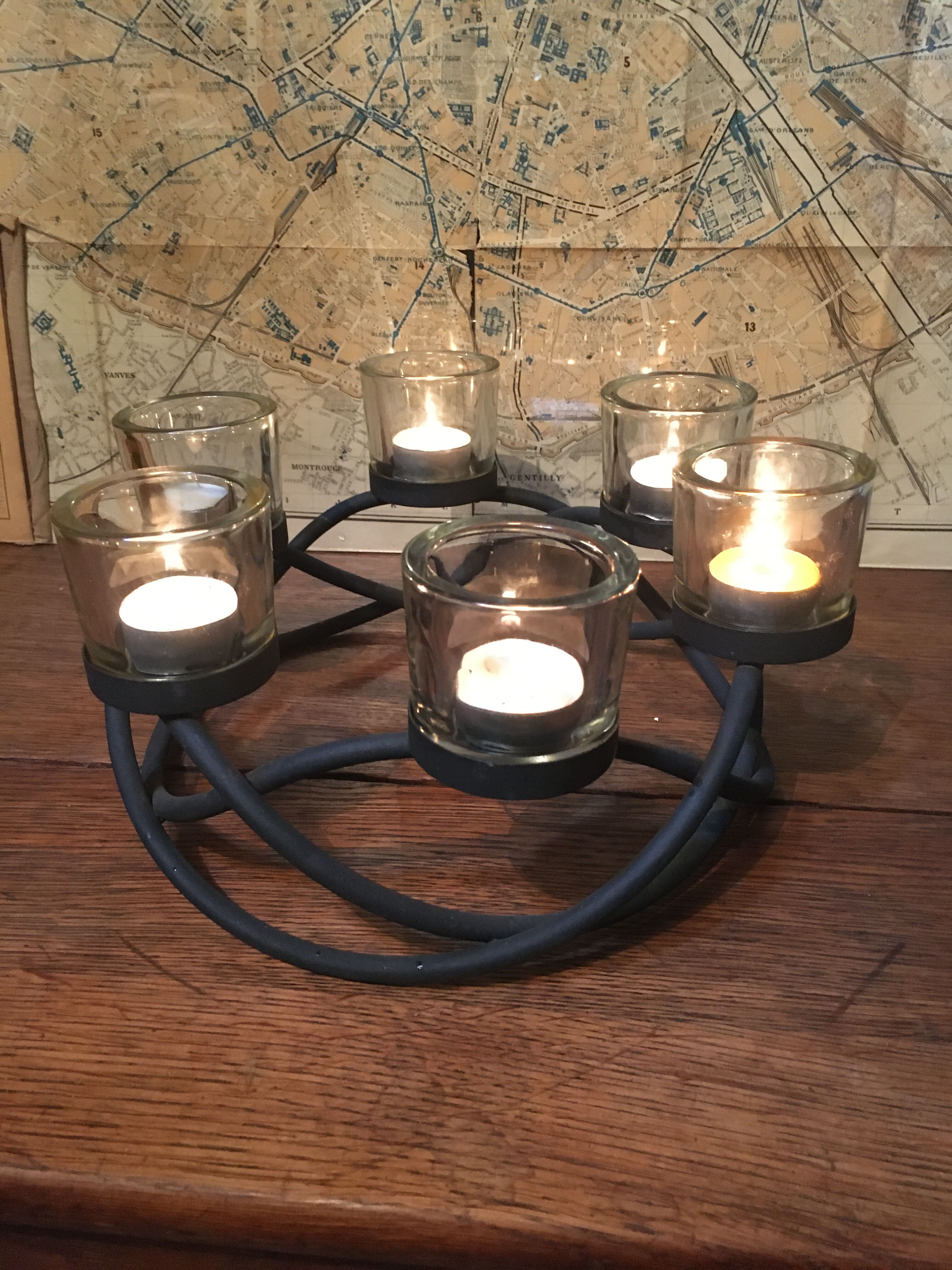 Metal crown photophore