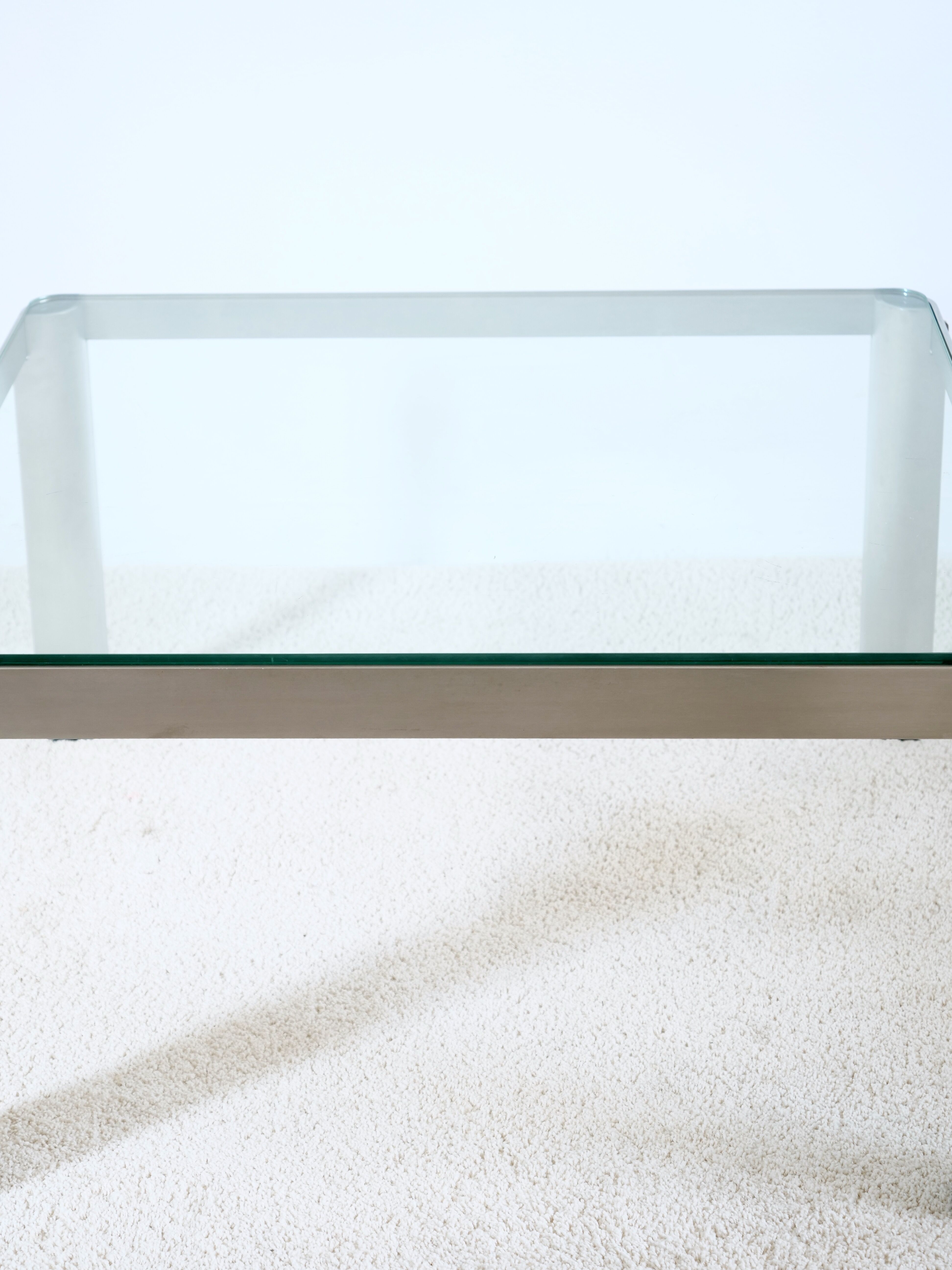 Coffee table model t113 by Osvaldo Borsani for Tecno 1975