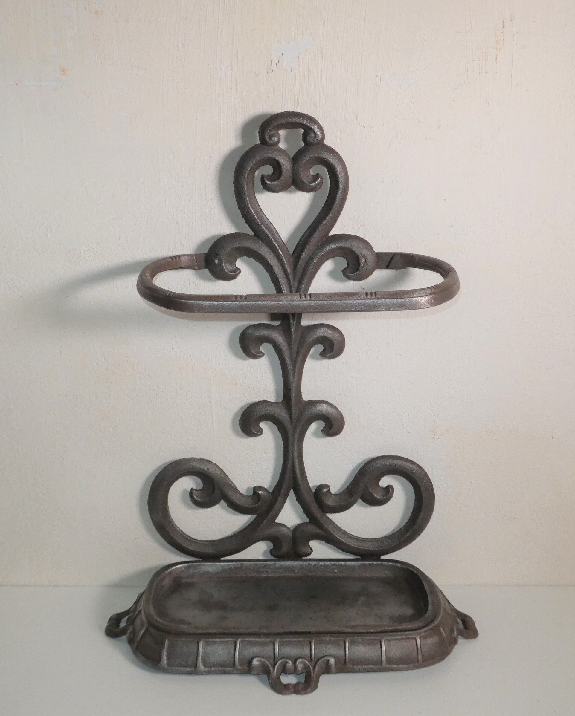 Art deco umbrella holder