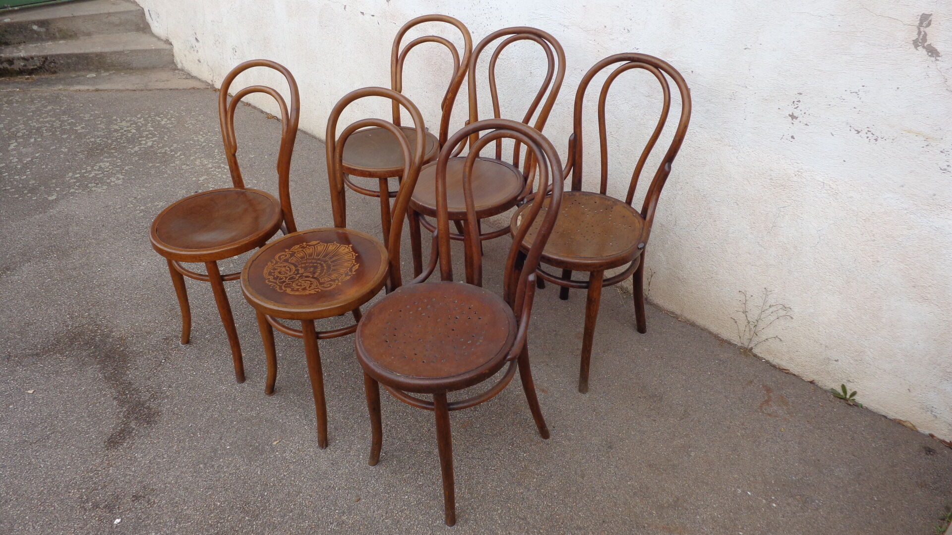 6 curved wooden bistro chairs