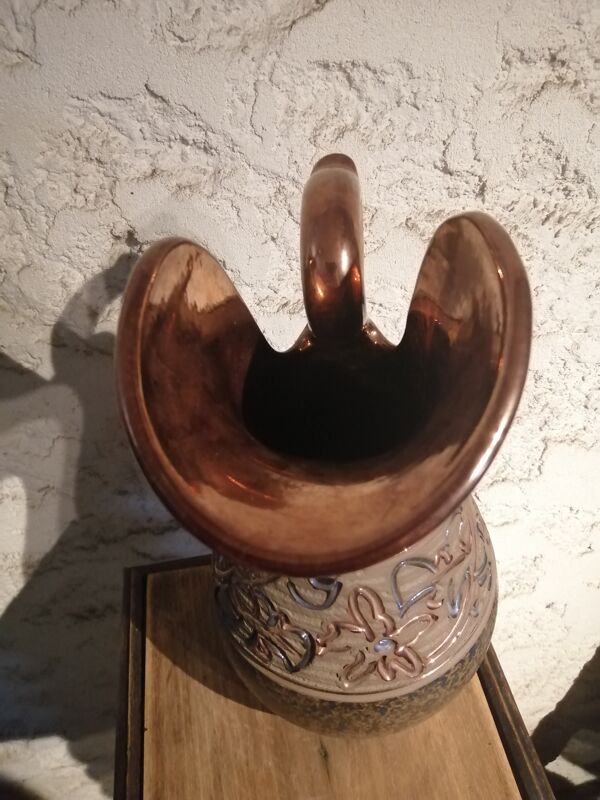 Pichet espagnol à l'email cuivré