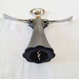 Célèbre ouvre-bouteille ou tire-bouchon Alessi conçu par Alessandro Mendini en 1994