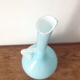 Carafe en opaline bleu ciel