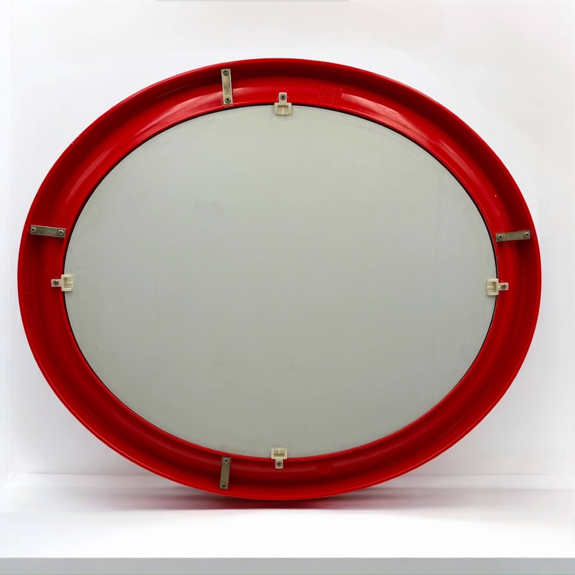 Miroir ovale en bakélite rouge de Carrara & Matta, Italie, années 1970