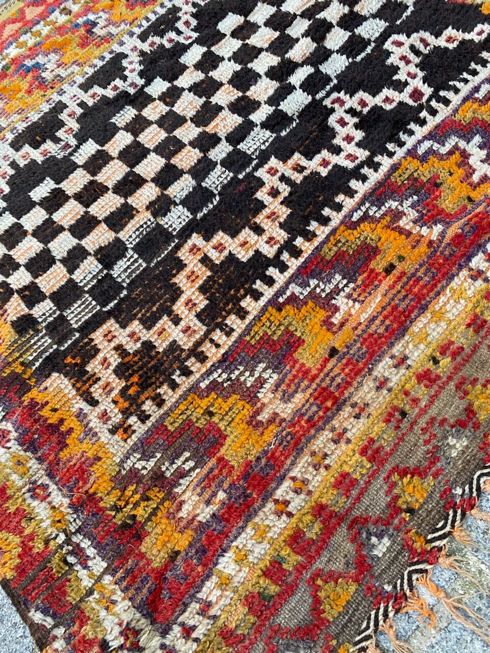 Moroccan handmade antique tribal rug 124x142 cm
