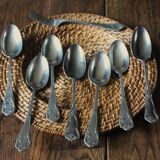 Un lot couverts métal fleuris cuillères à soupe + fourchette