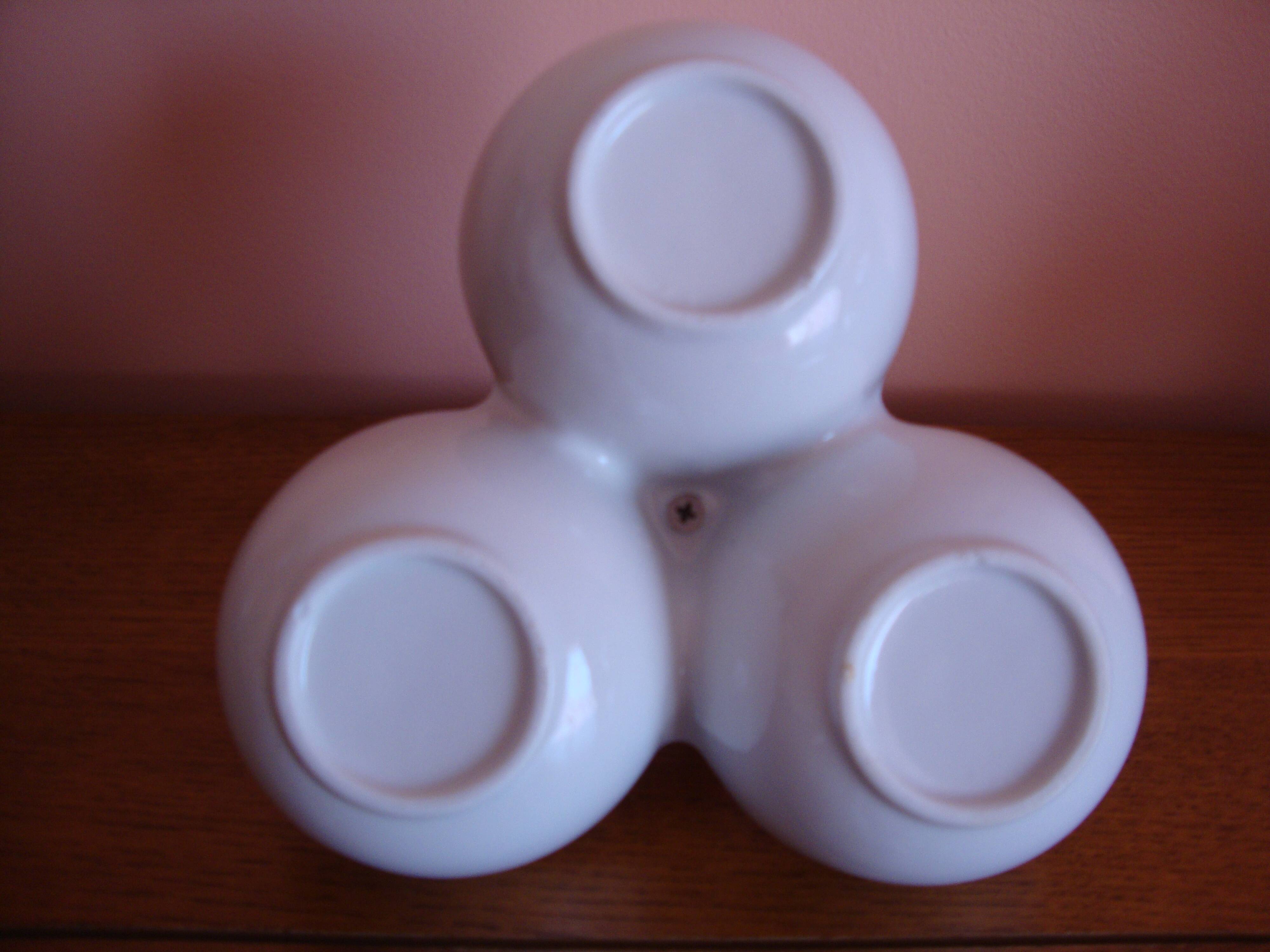 Servant in vintage white ceramic