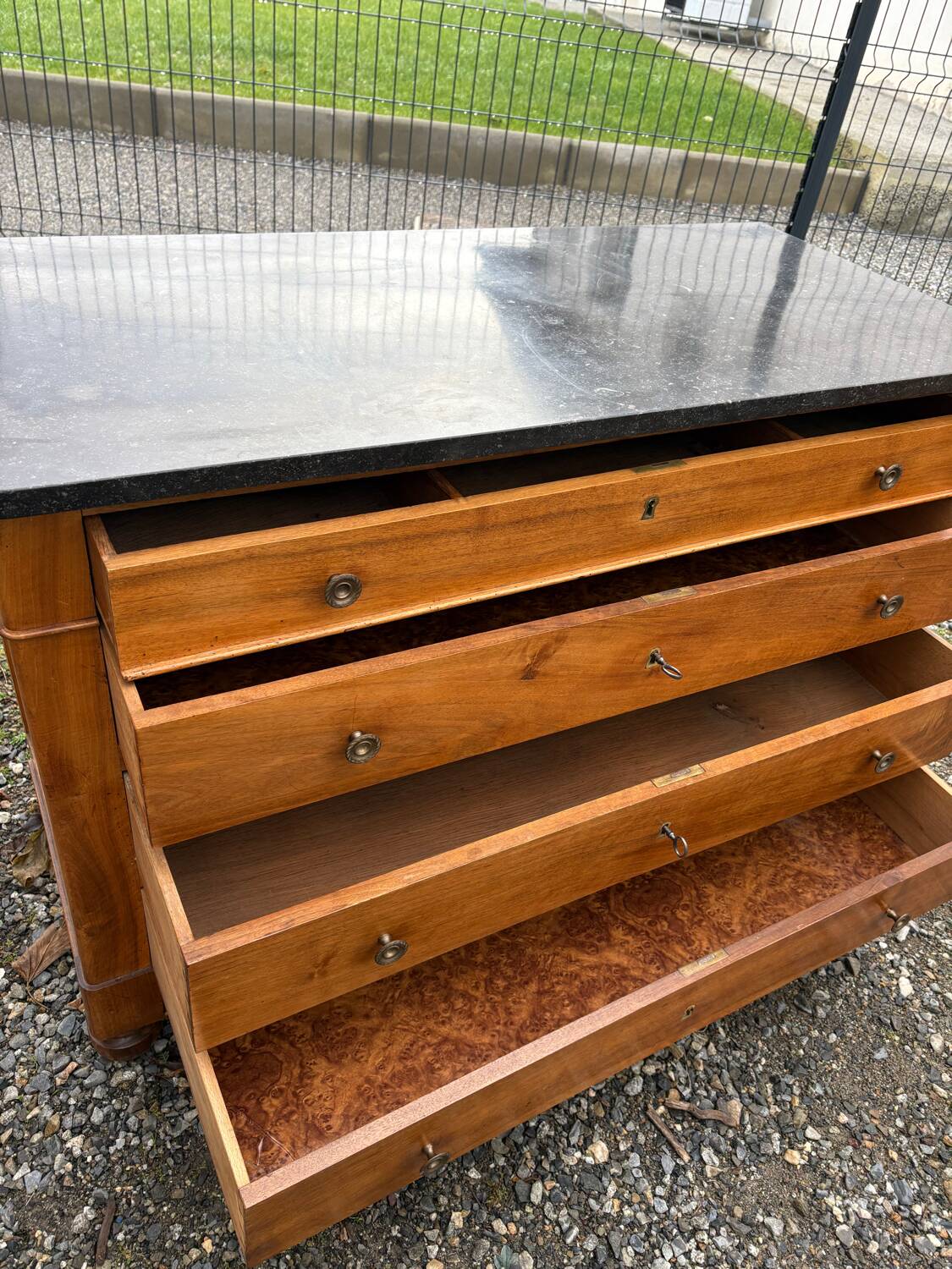 Chest of drawers in walnut, black marble, 19th century