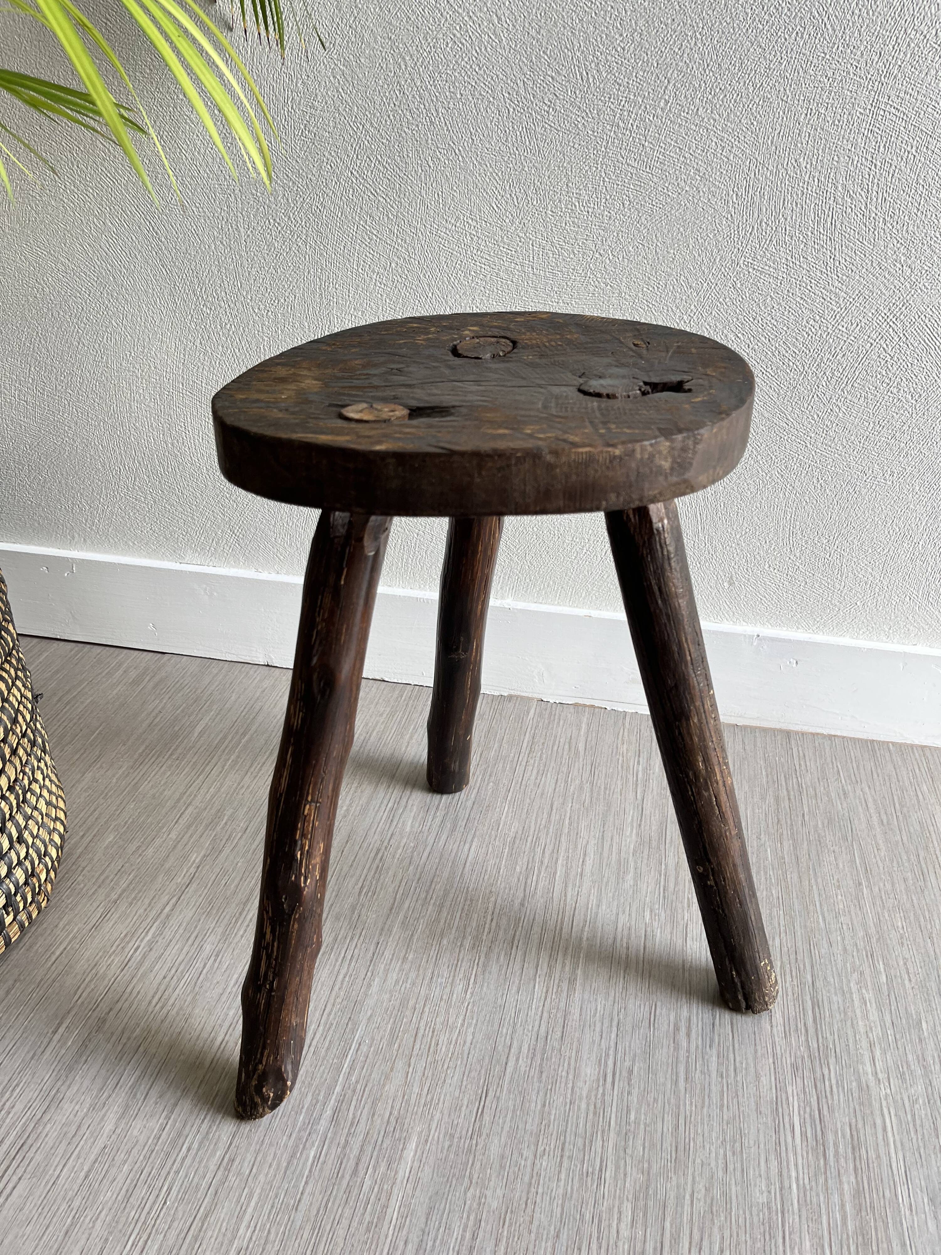 Tabouret tripode bois