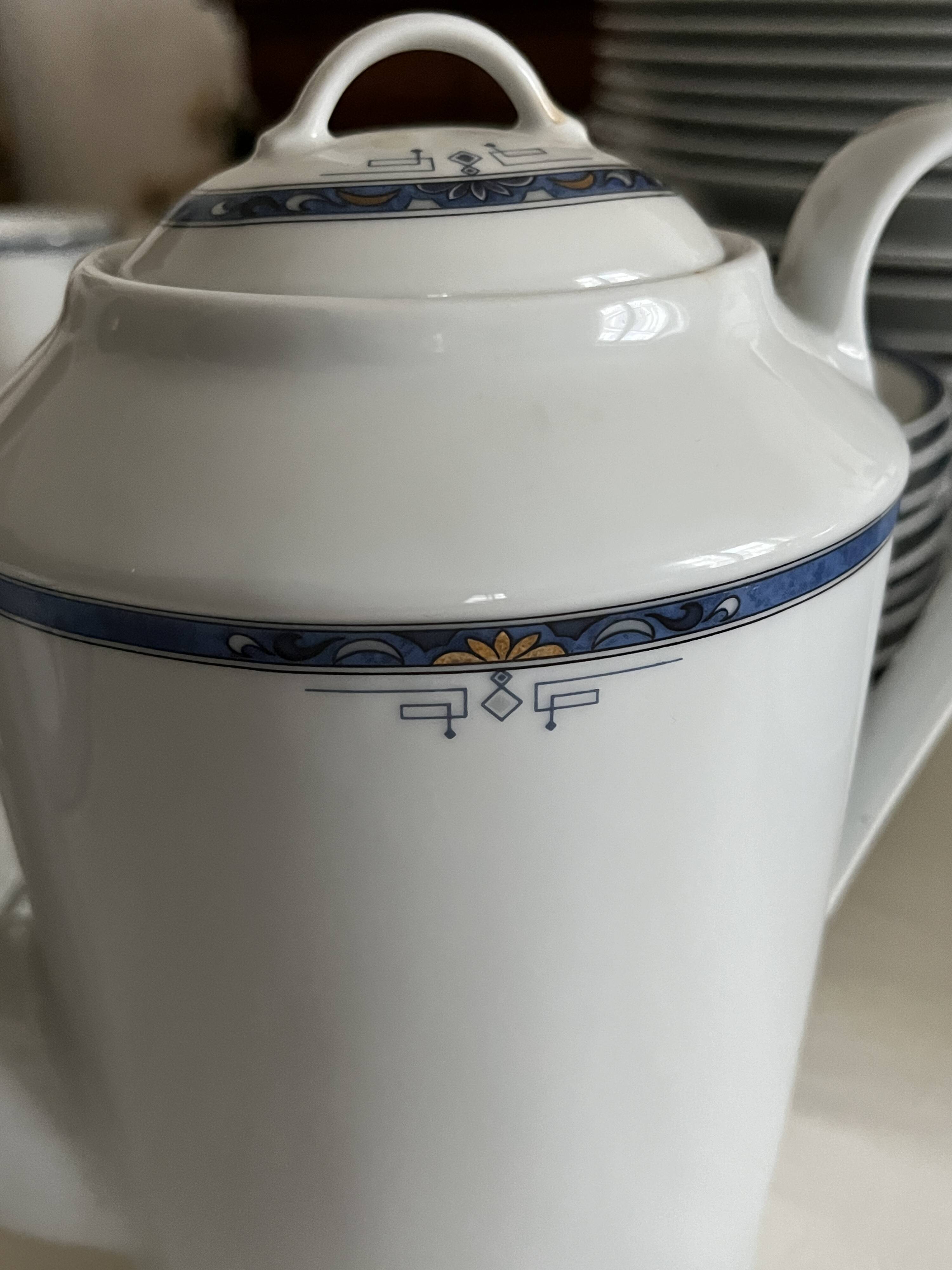 Limoges, large porcelain table service 98 pieces 20th century