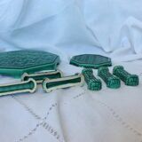 Set of 6 knife holders, a trivet, a 1960s bottle coaster